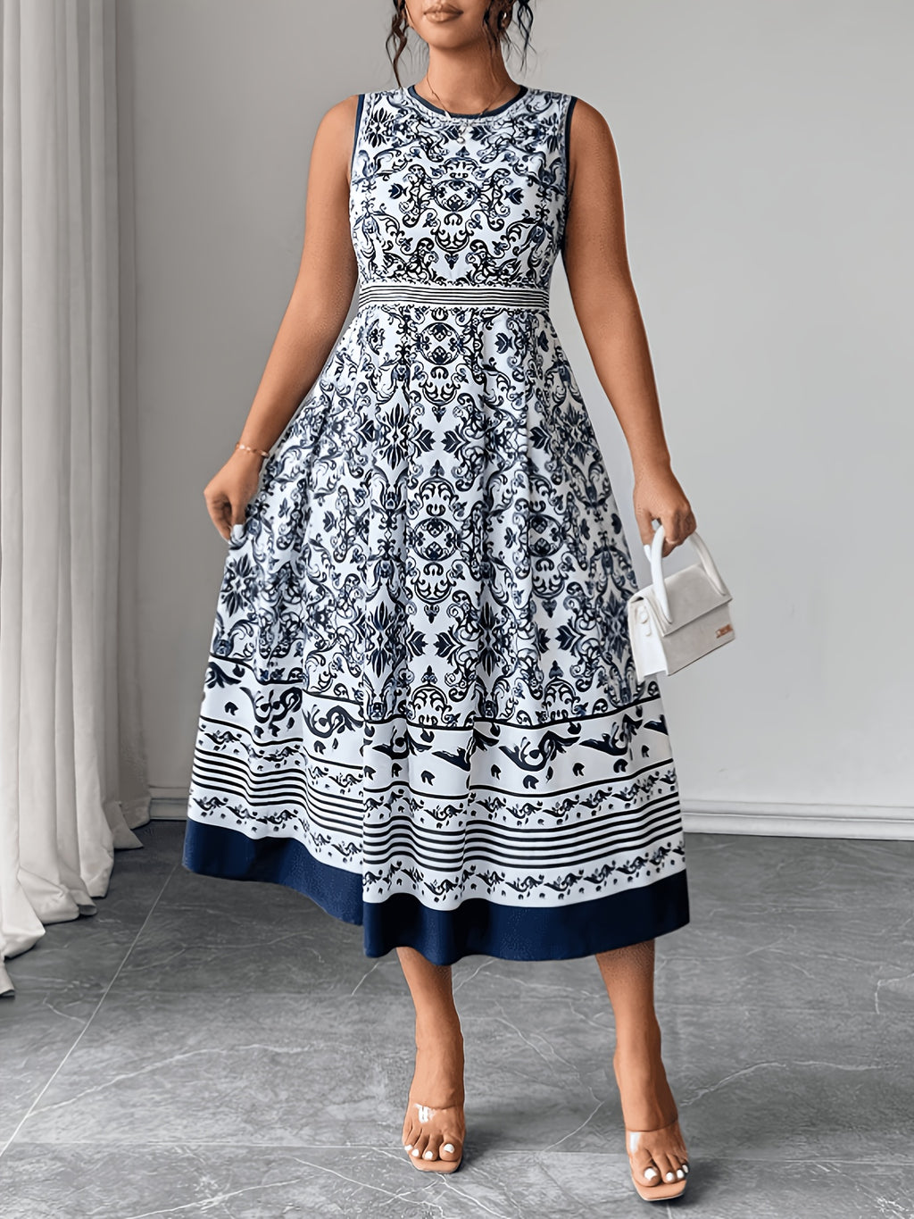 Robe midi grande taille — Imprimé porcelaine et frise à l'ourlet