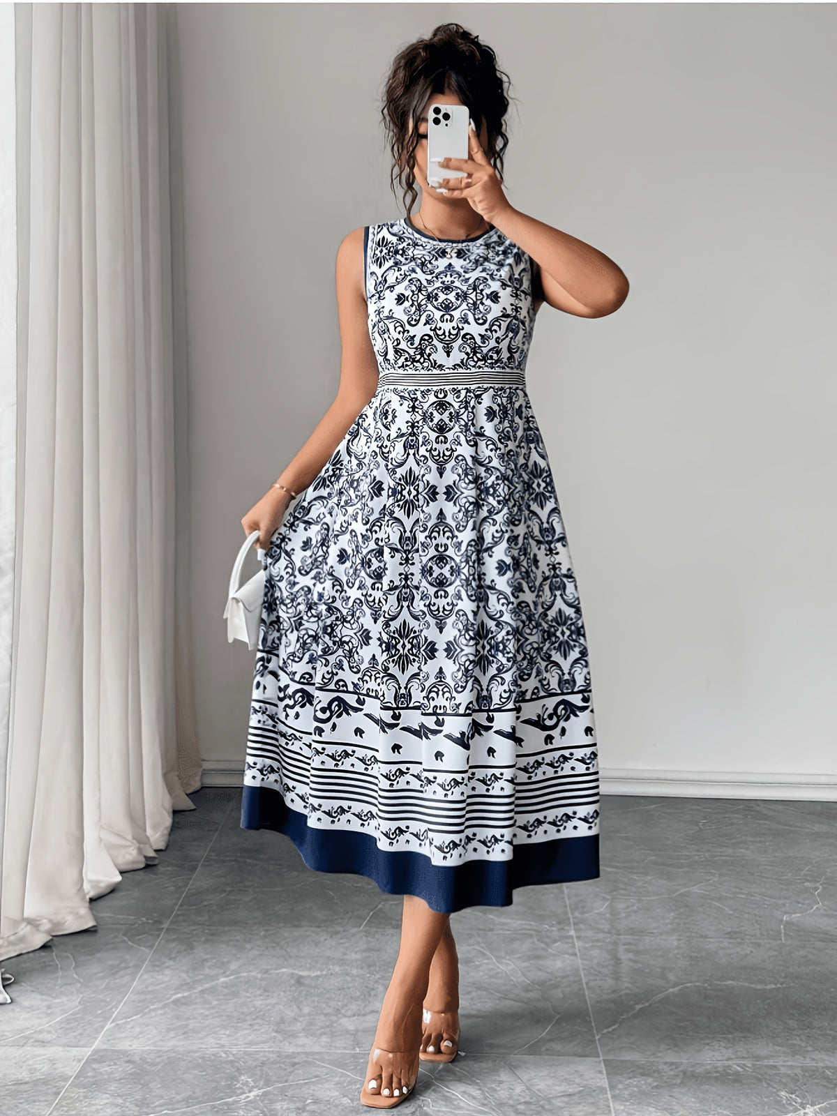 Robe midi grande taille — Imprimé porcelaine et frise à l'ourlet