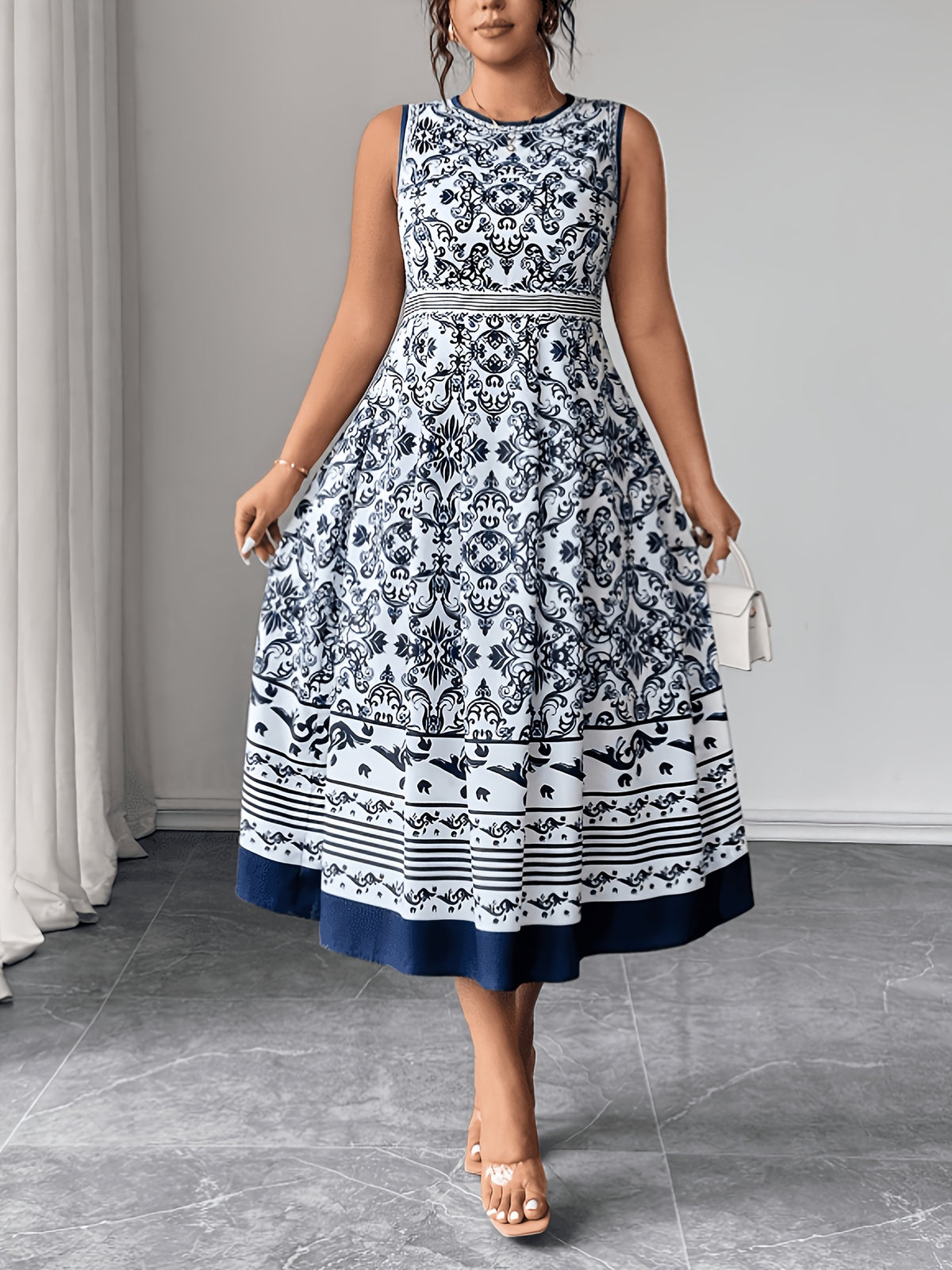 Robe midi grande taille — Imprimé porcelaine et frise à l'ourlet