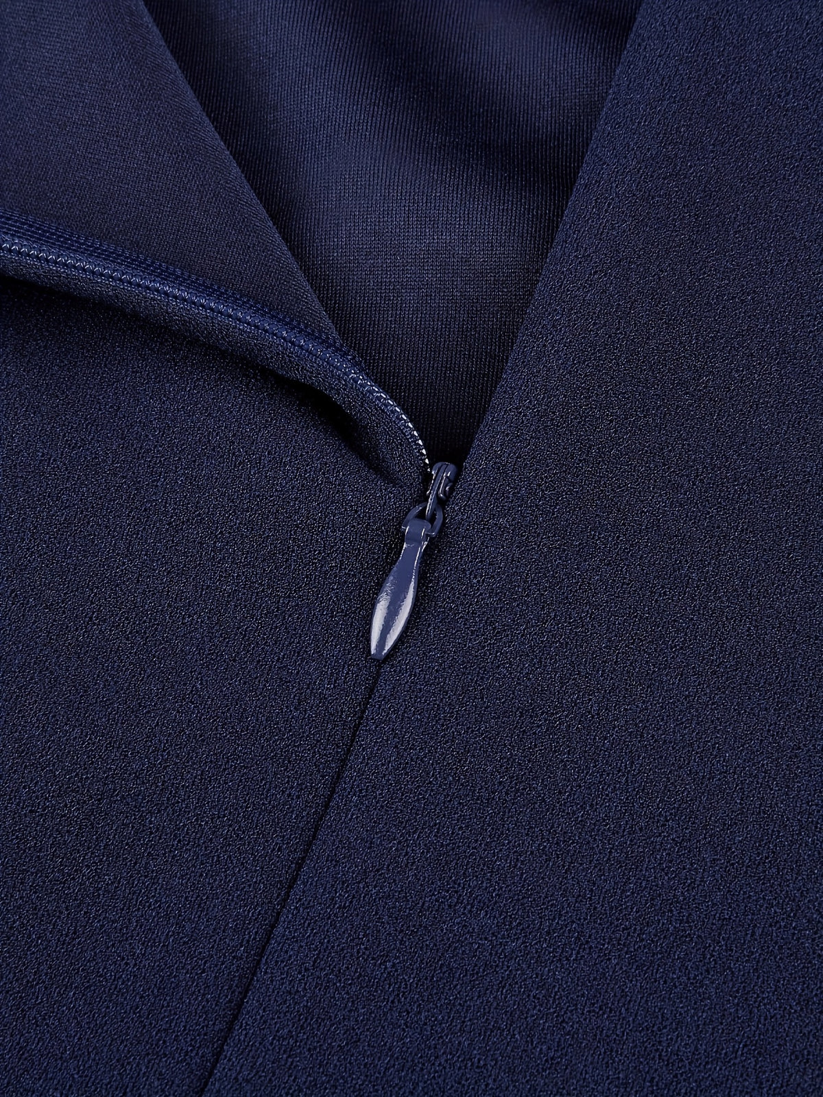 Robe midi grande taille — Pan croisé en pétale sur la jupe