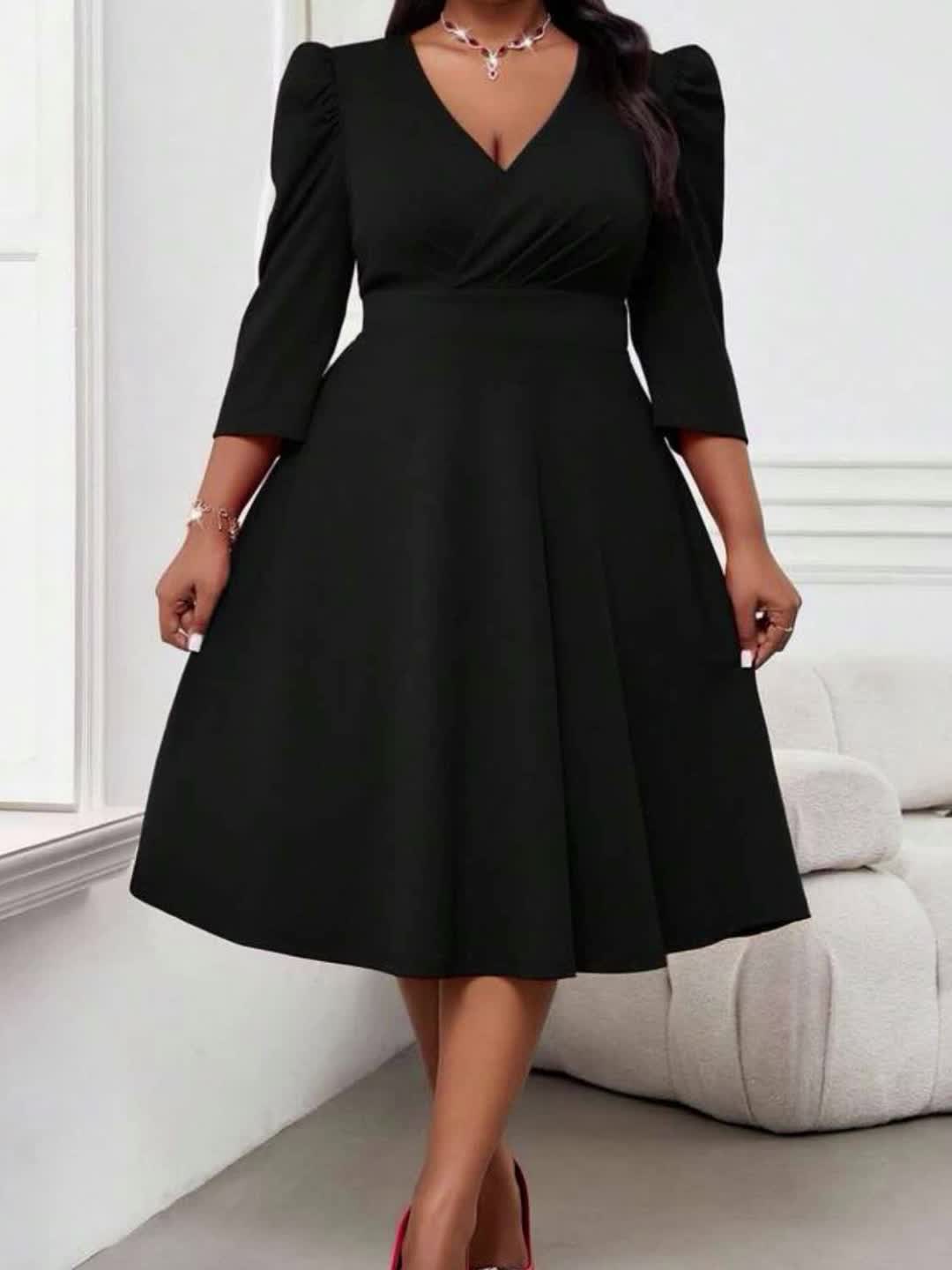 Robe midi grande taille — Noire rétro à manches trois-quarts