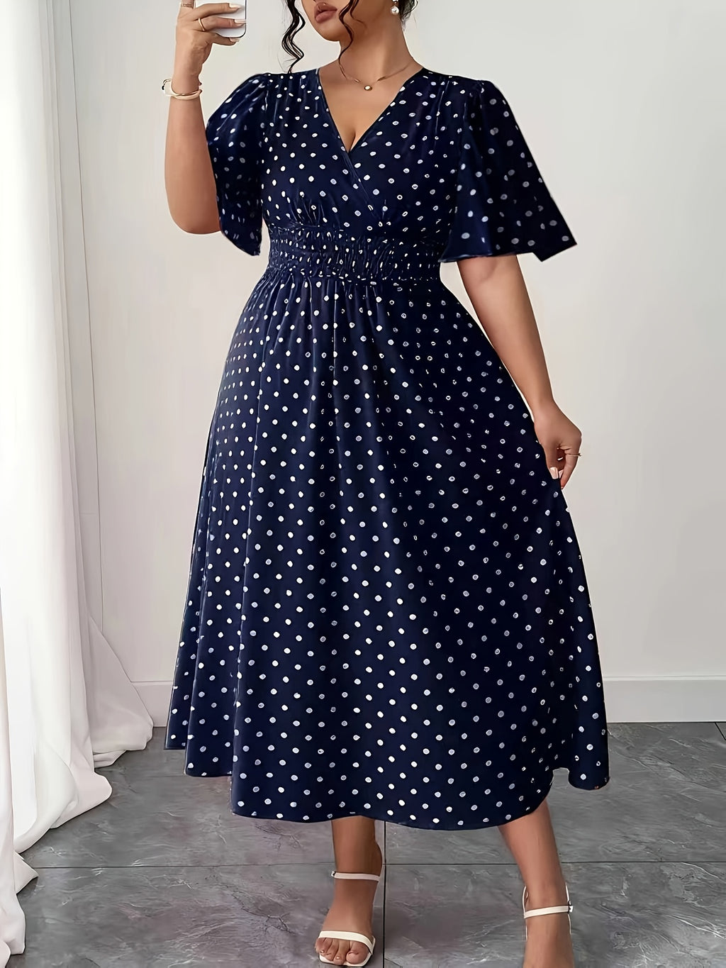 Robe midi grande taille — Semis de pois et taille smockée