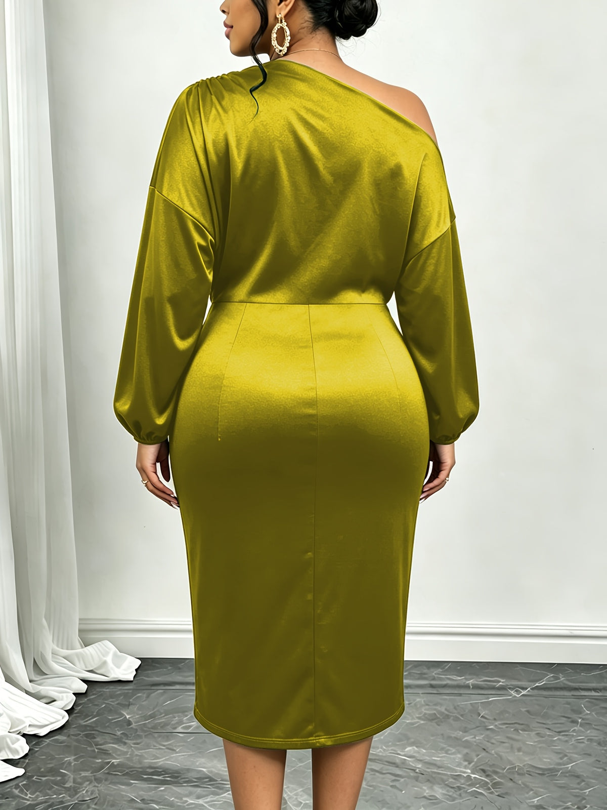 Robe midi grande taille, satin émeraude à une seule épaule