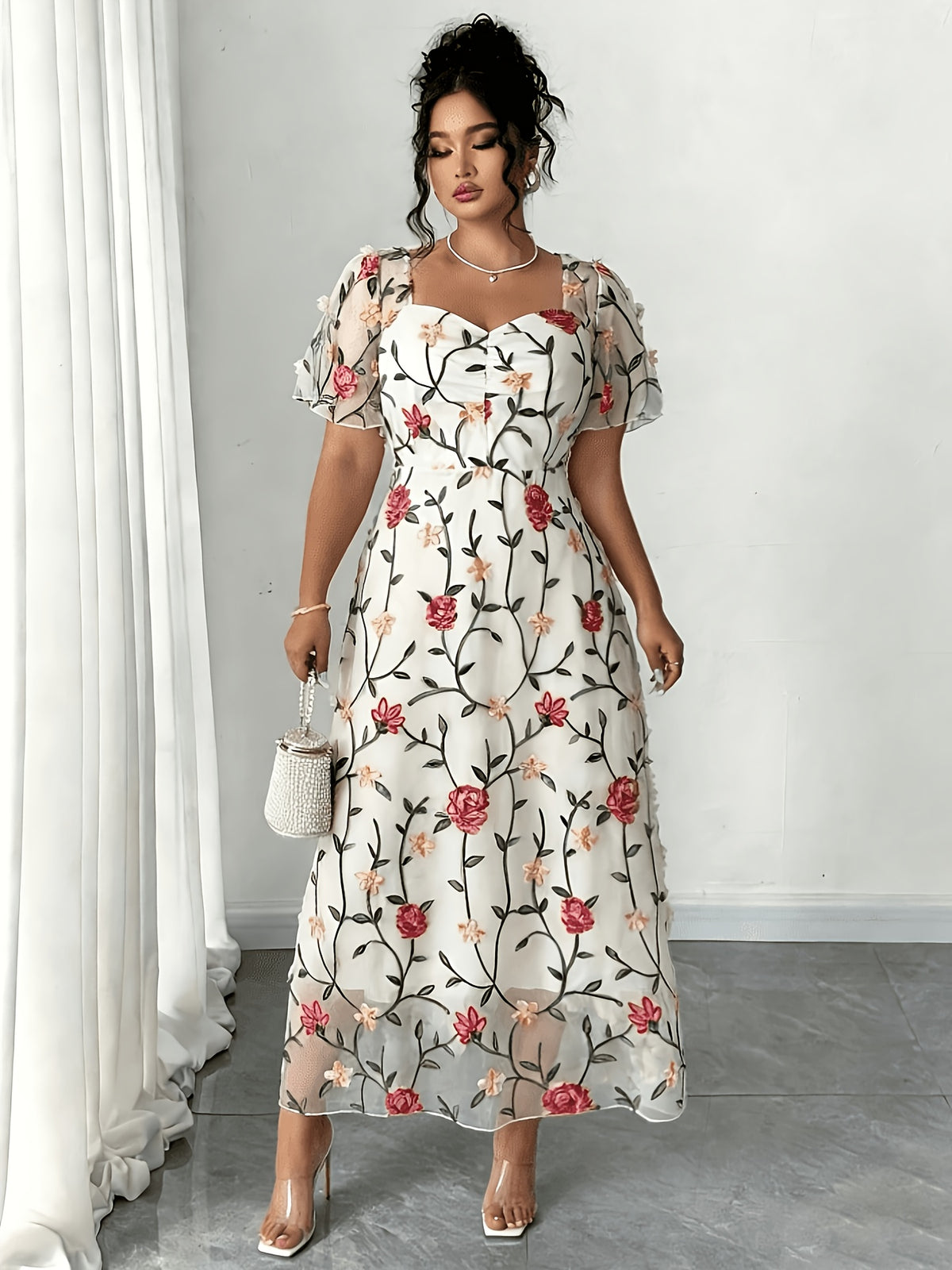 Robe midi grande taille — Tulle blanc brodé de cerises rouges