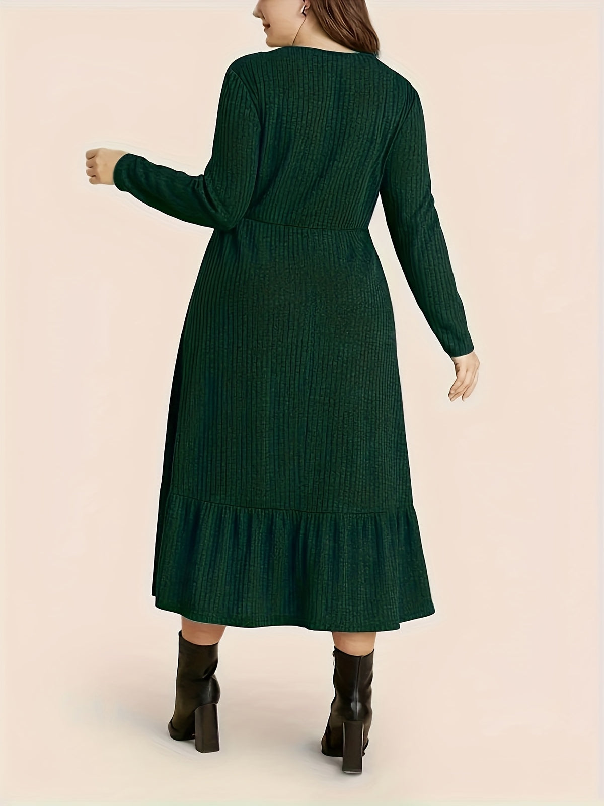 Robe midi grande taille — Tricot vert sapin à volant bas