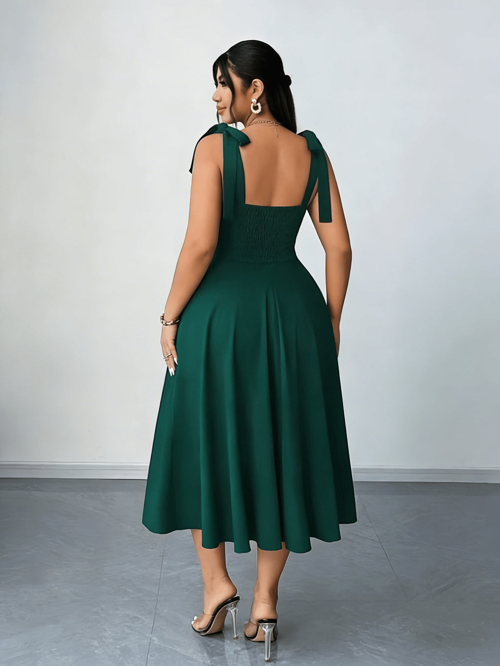 Robe midi grande taille — Bretelles nouées et dos froncé