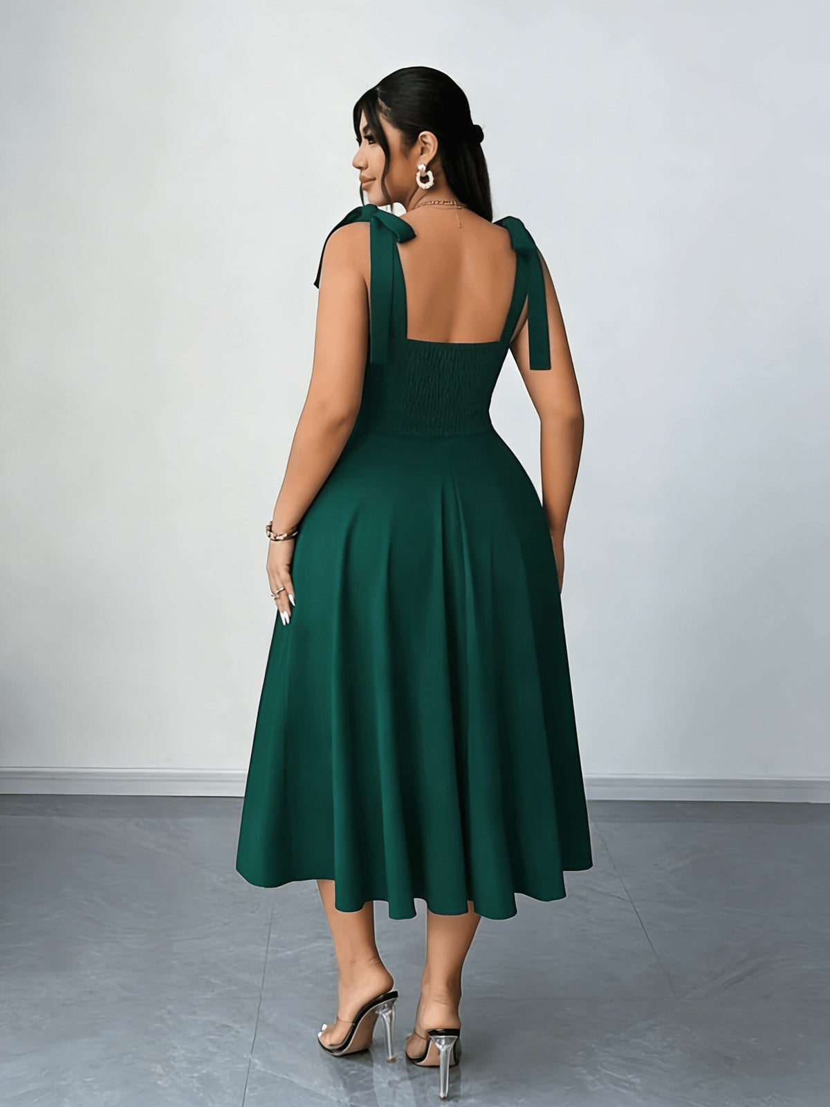 Robe midi grande taille — Bretelles nouées et dos froncé