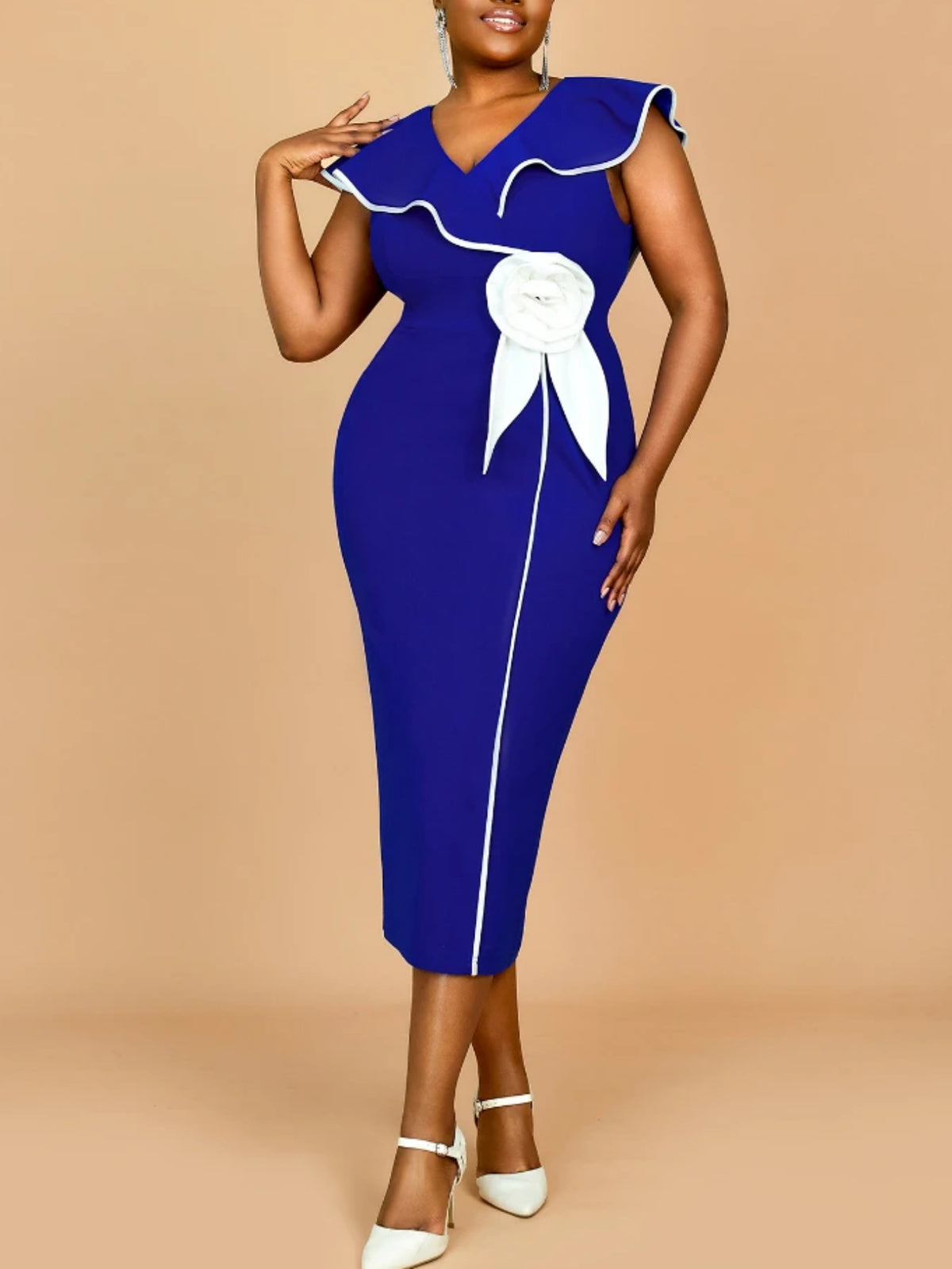 Robe midi grande taille — Volant asymétrique et grande fleur