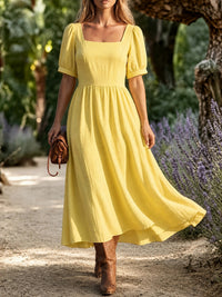 Robe midi grande taille — Jaune clair, col carré et ballon
