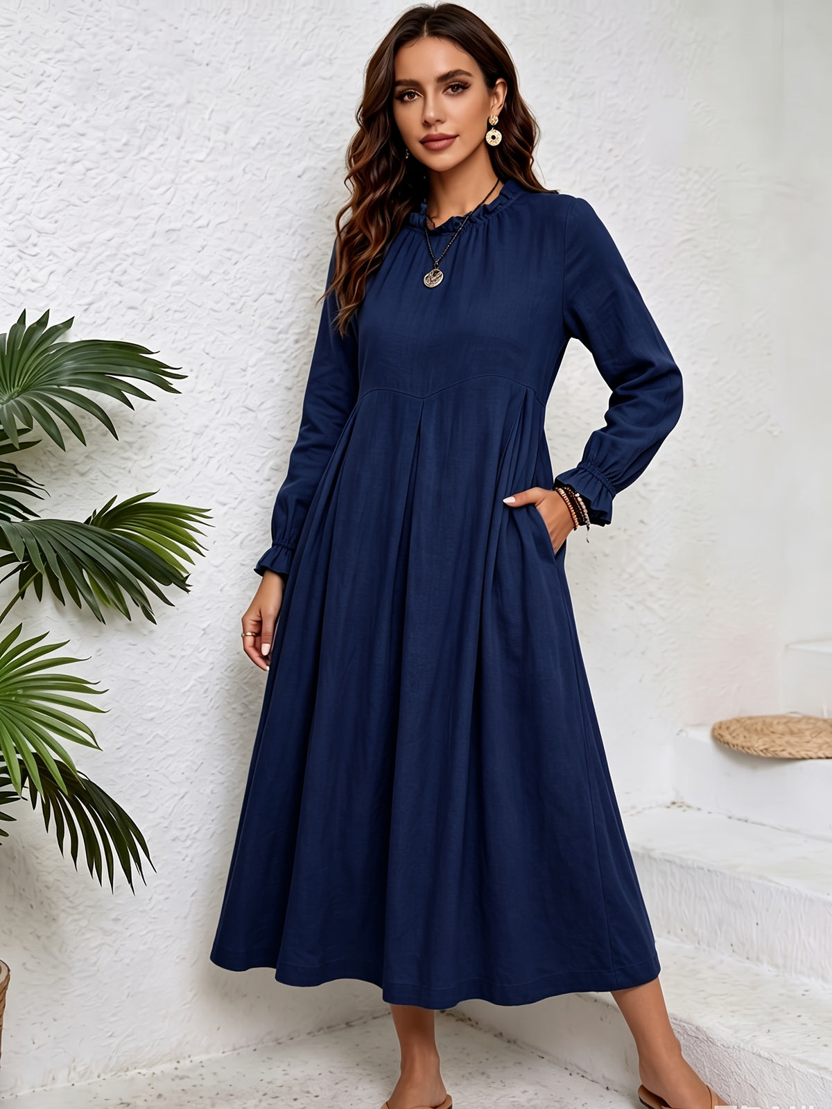 Robe midi grande taille en lin — Col à volant et ourlet croisé