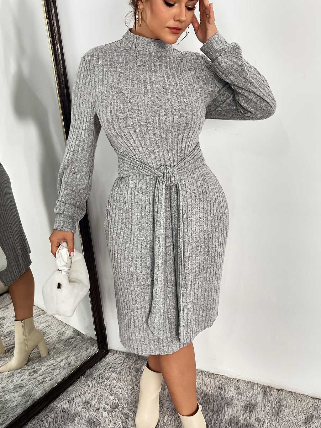 Robe midi grande taille — Maille côtelée grise à col montant