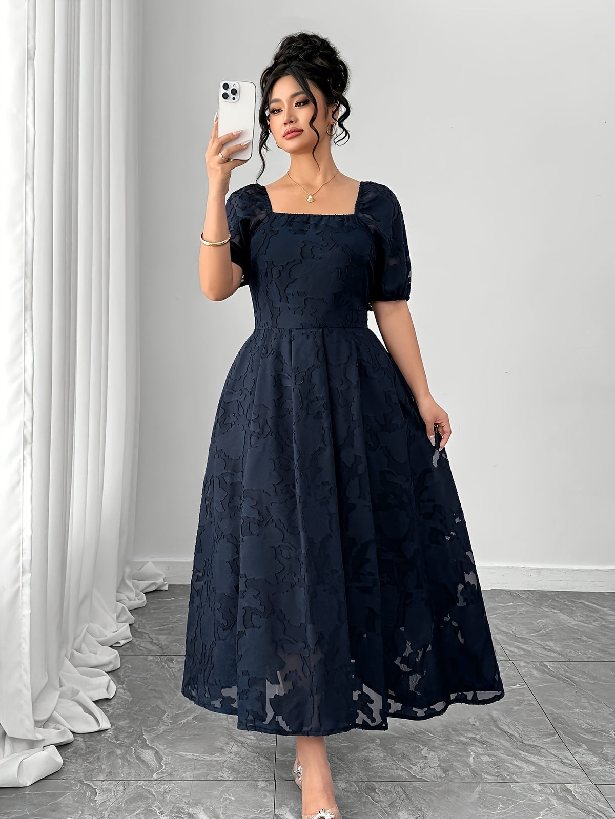 Robe midi grande taille — Col carré et dos smocké marine