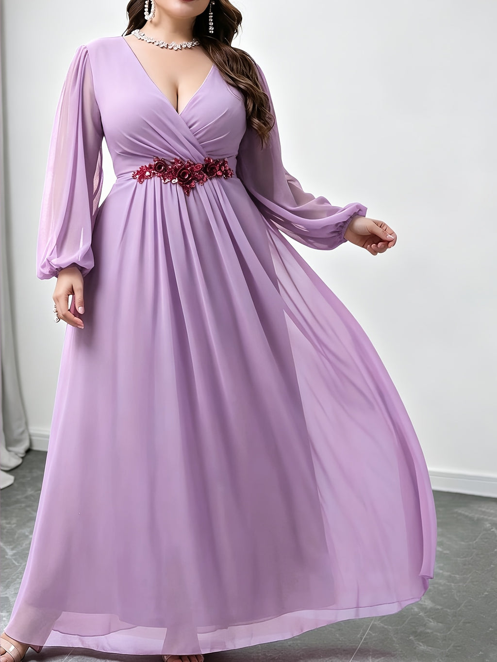 Robe en mousseline grande taille — Ceinture fleurie brodée