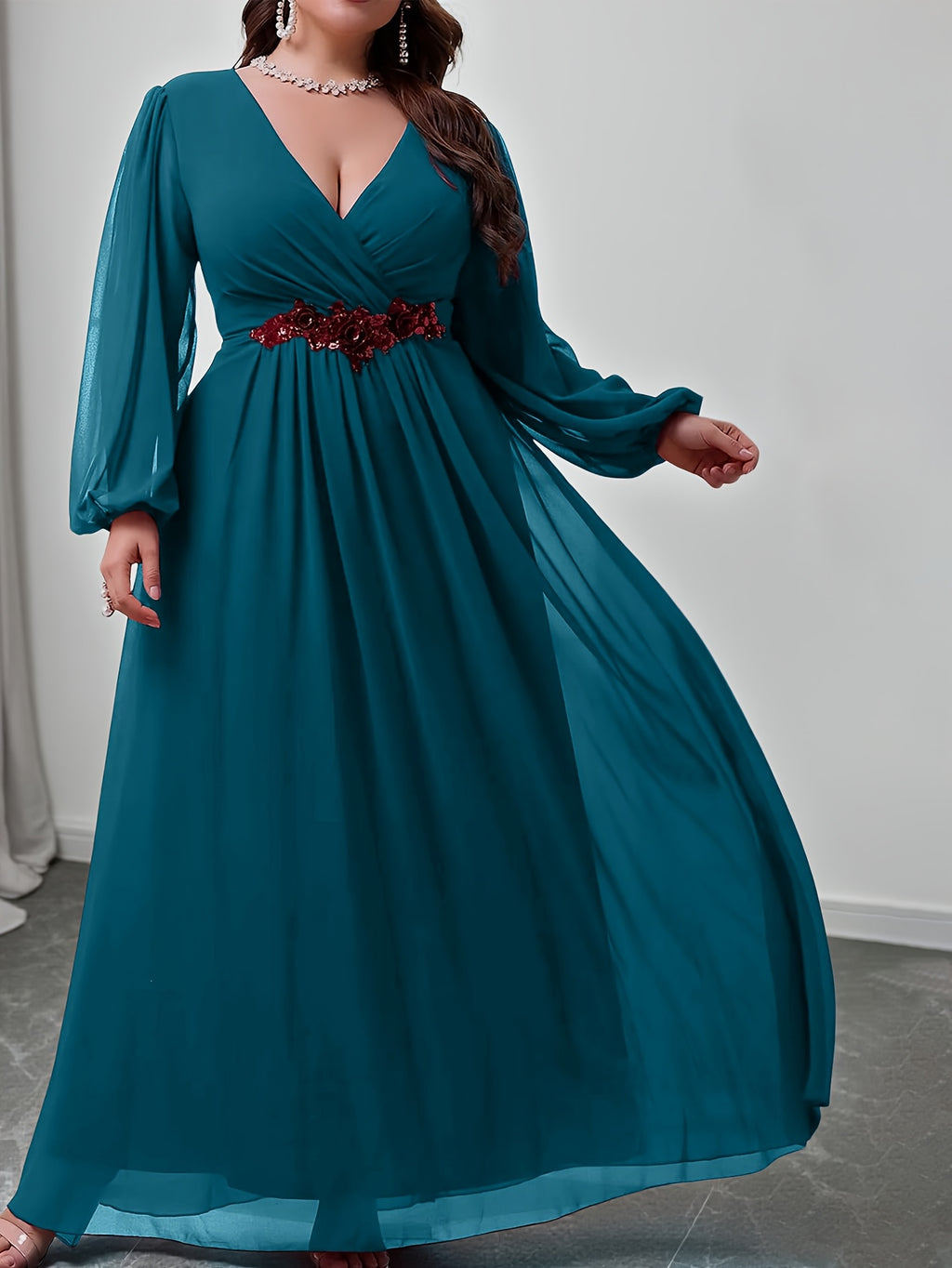 Robe en mousseline grande taille — Ceinture fleurie brodée