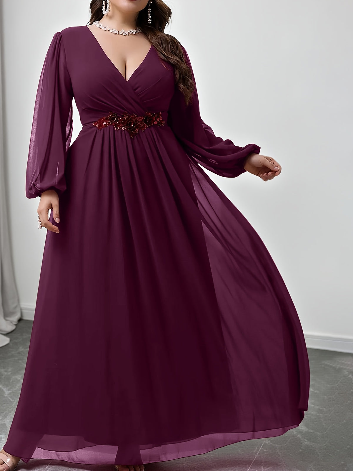 Robe en mousseline grande taille — Ceinture fleurie brodée