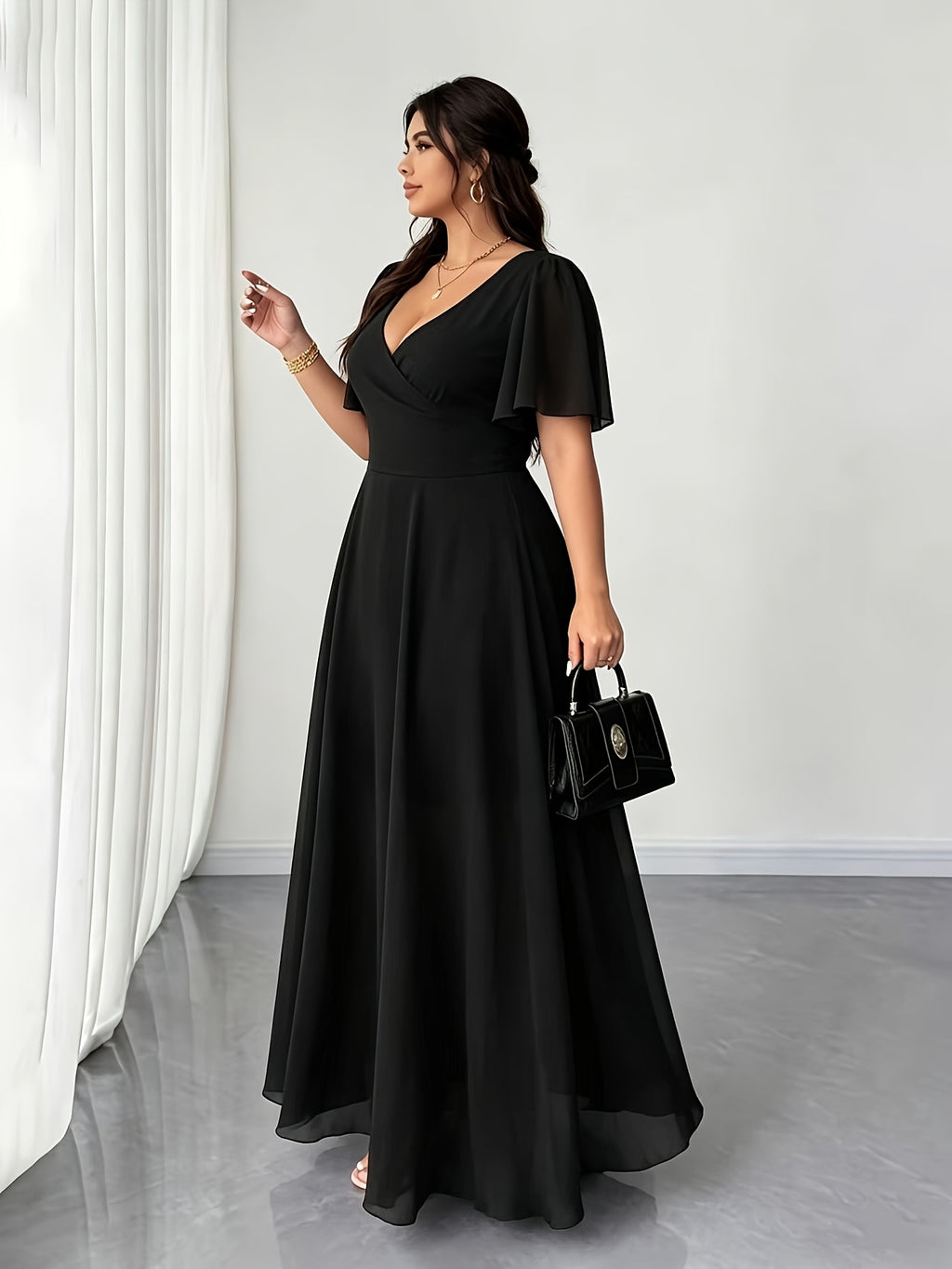Robe en mousseline grande taille — Noire à manches volantées