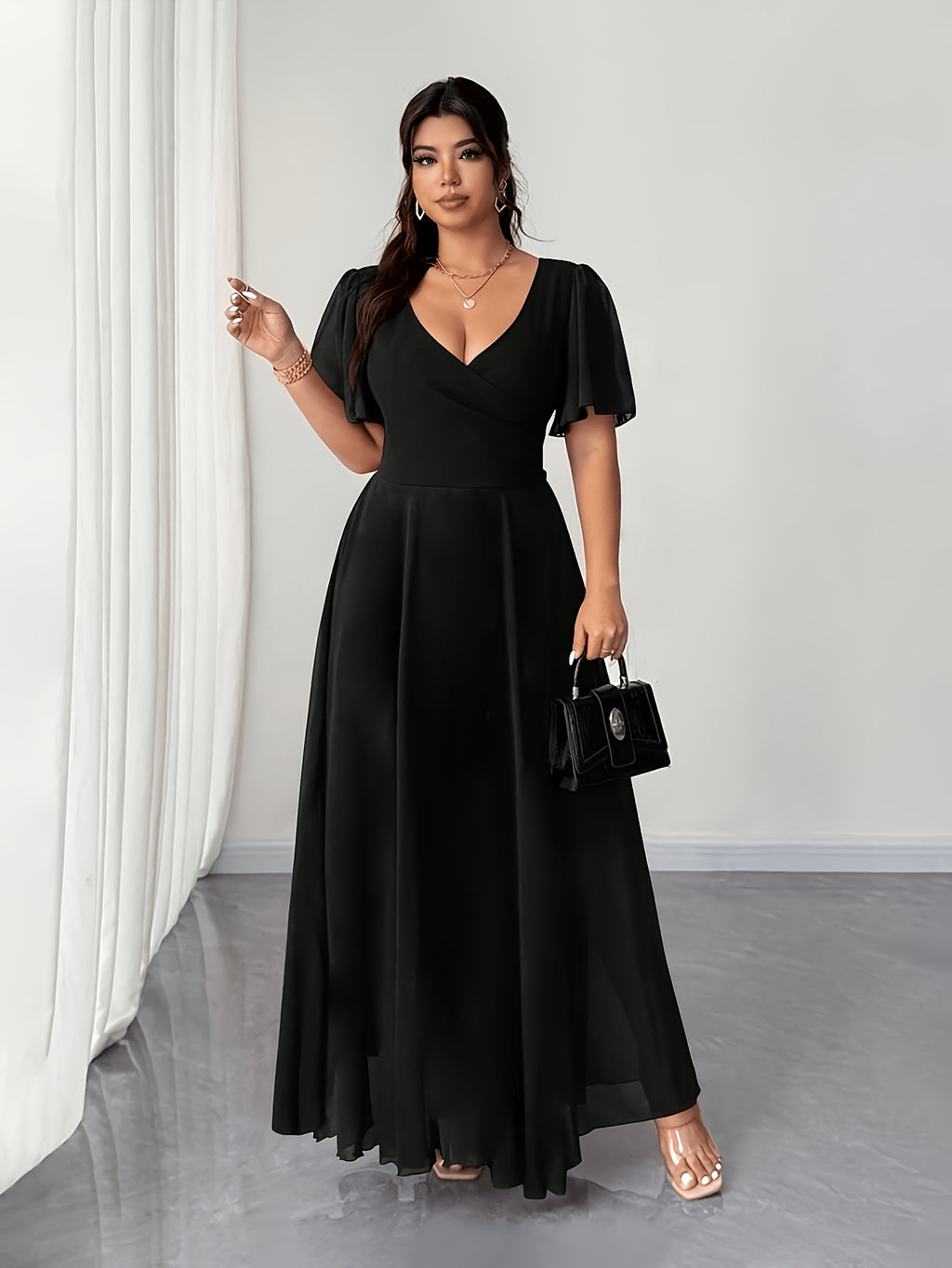 Robe en mousseline grande taille — Noire à manches volantées