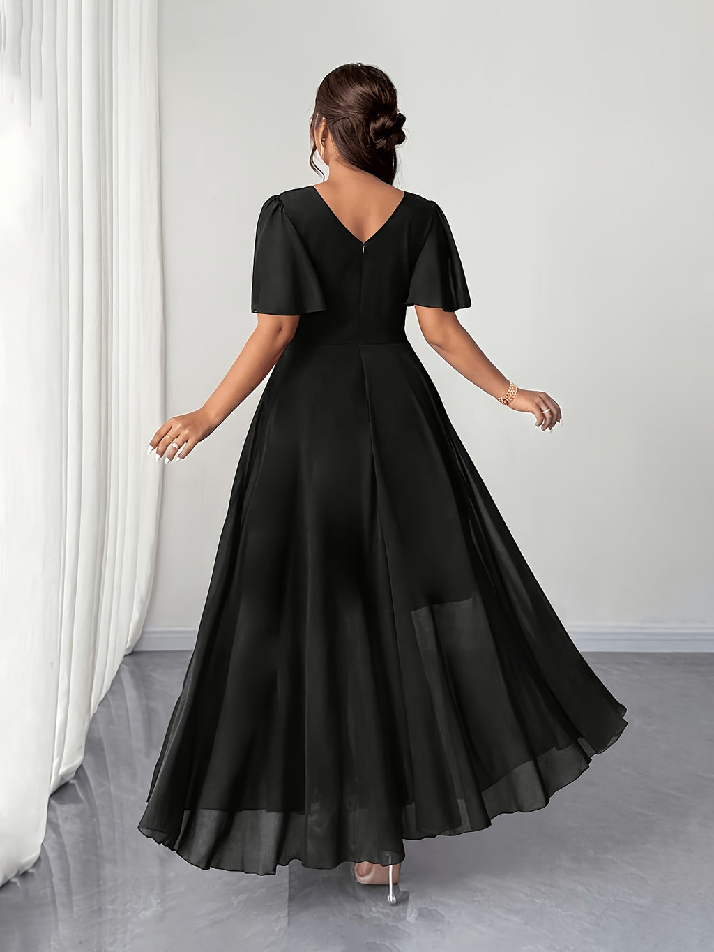 Robe en mousseline grande taille — Noire à manches volantées