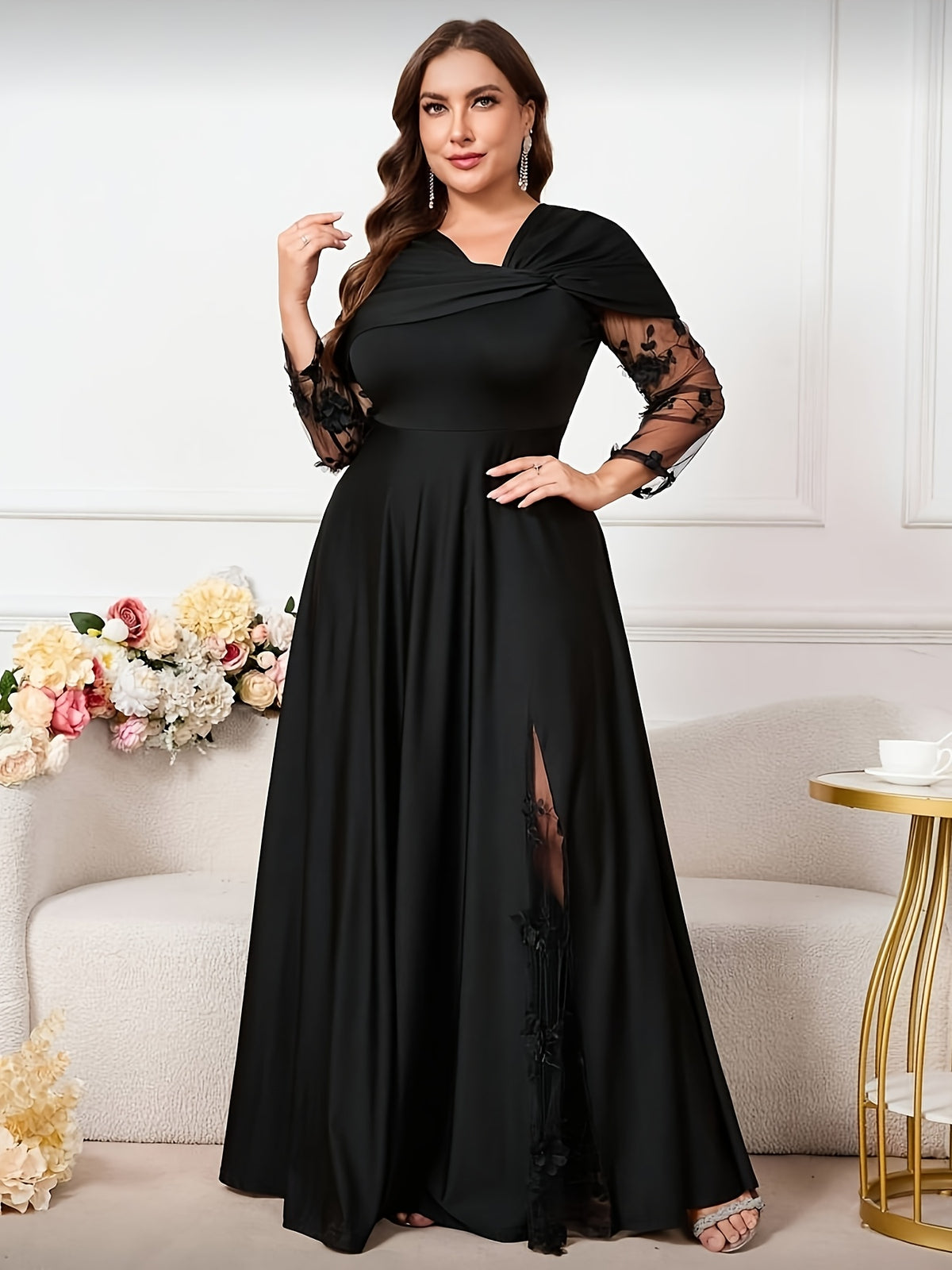 Robe noire grande taille, un pan torsadé sur une épaule