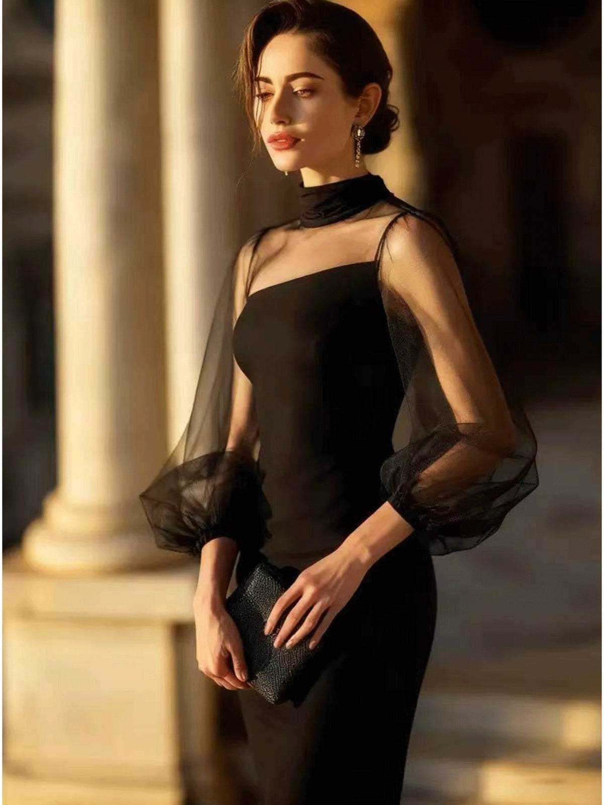 Robe courte grande taille — Fourreau noir et tulle transparent