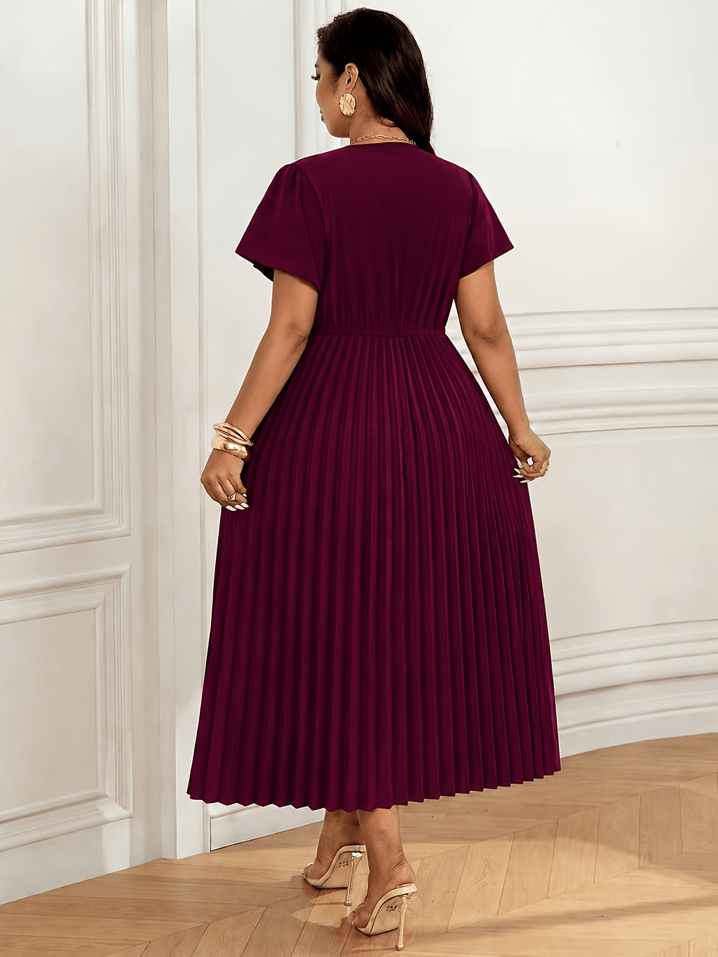 Robe plissée grande taille — Bordeaux à boucle métal dorée