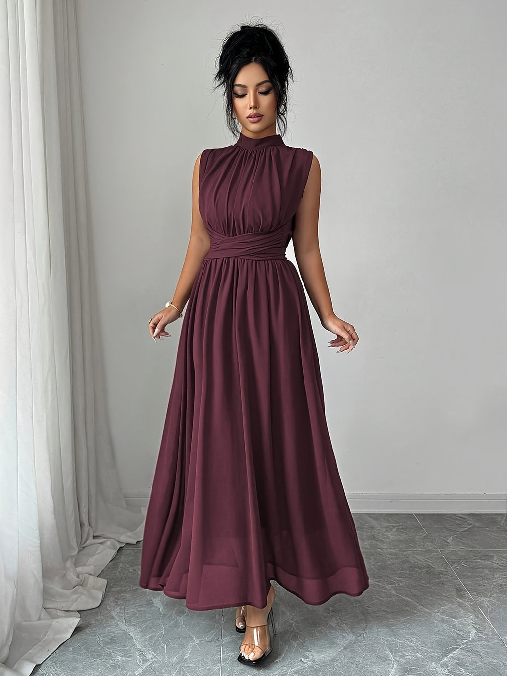 Robe plissée grande taille — Col montant vert sans manches