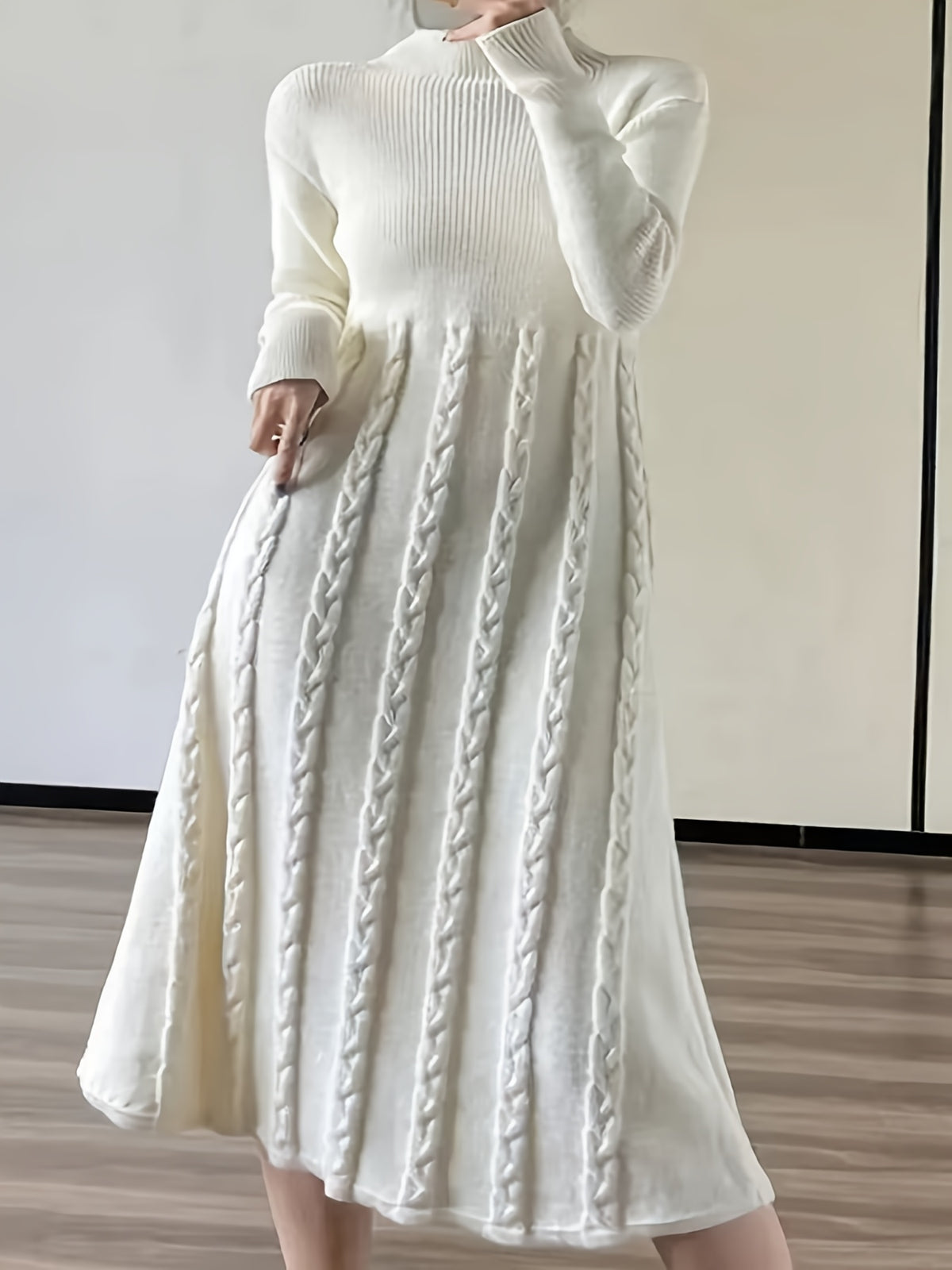 Robe pull grande taille — Torsades écrues et col montant