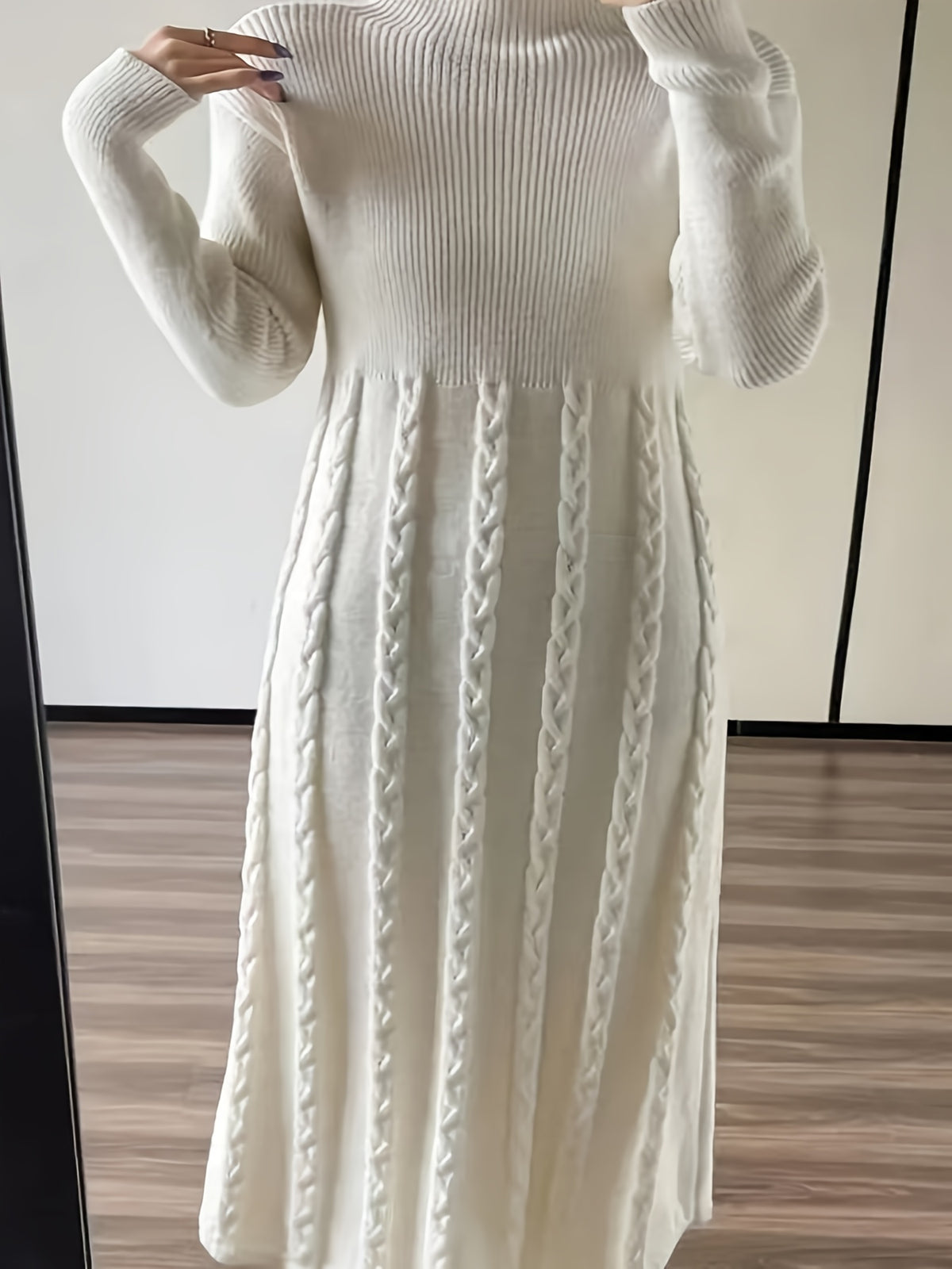 Robe pull grande taille — Torsades écrues et col montant