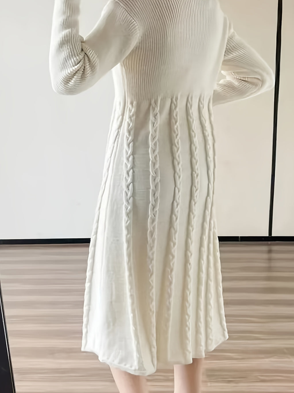 Robe pull grande taille — Torsades écrues et col montant