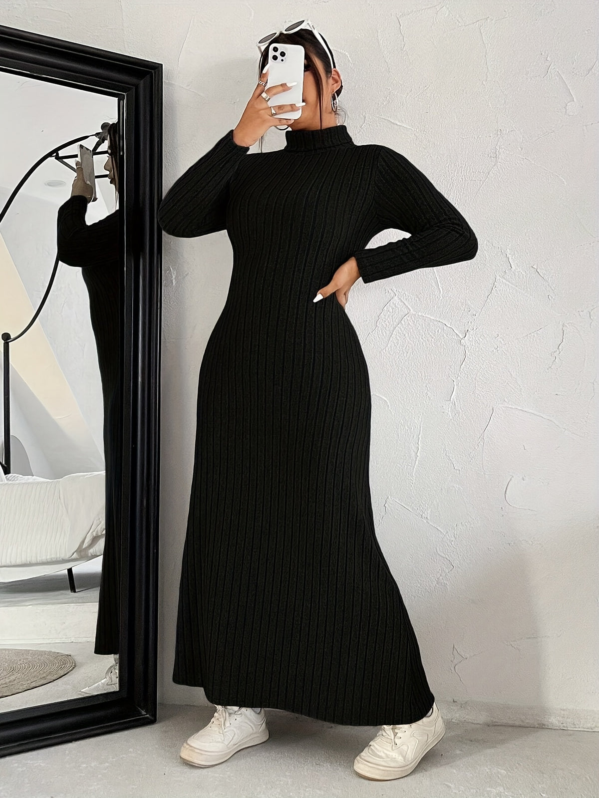 Robe pull grande taille — Côte noire jusqu'à la cheville