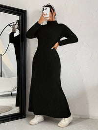 Robe pull grande taille — Côte noire jusqu'à la cheville