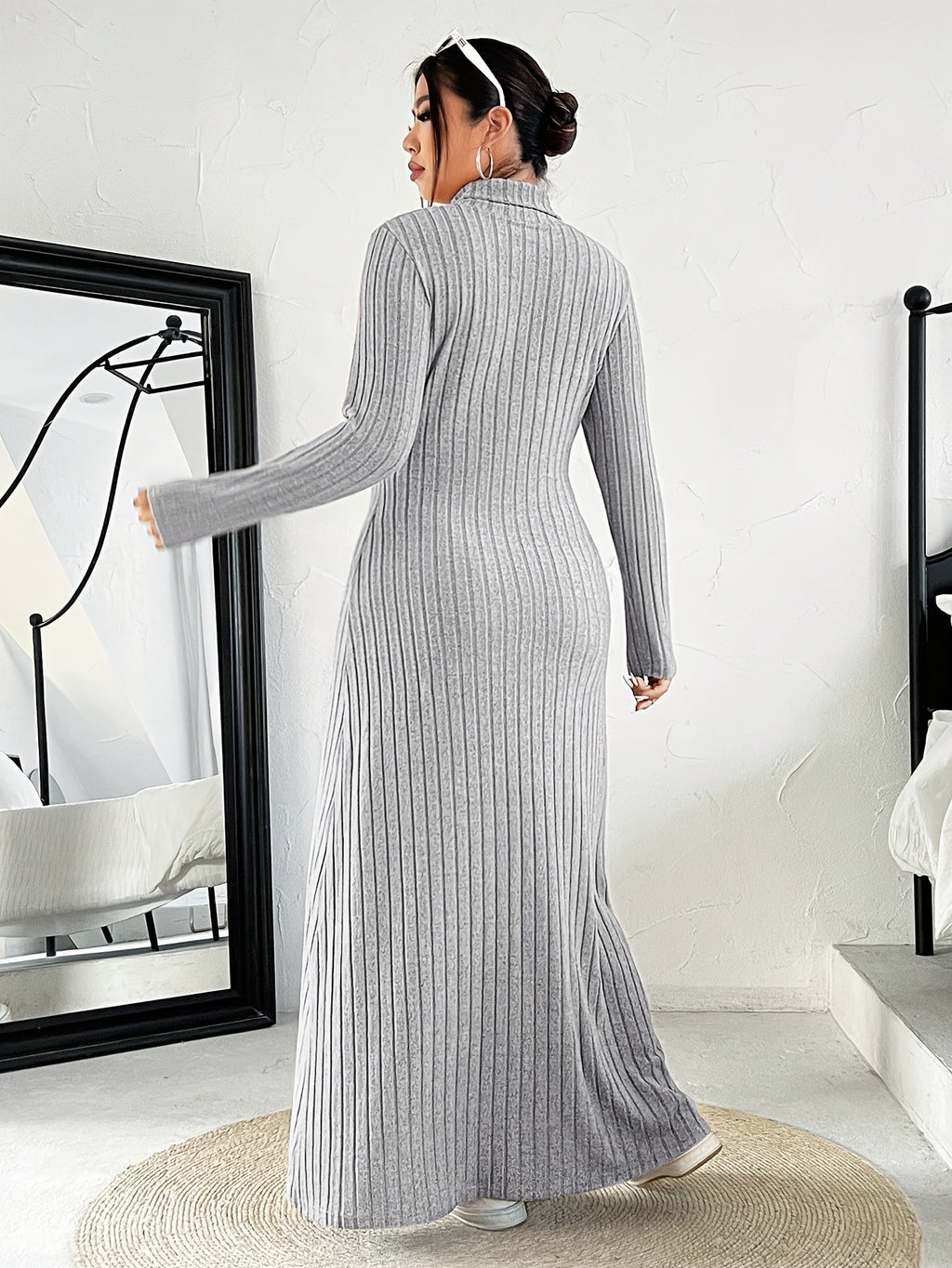 Robe pull grande taille — Côte noire jusqu'à la cheville