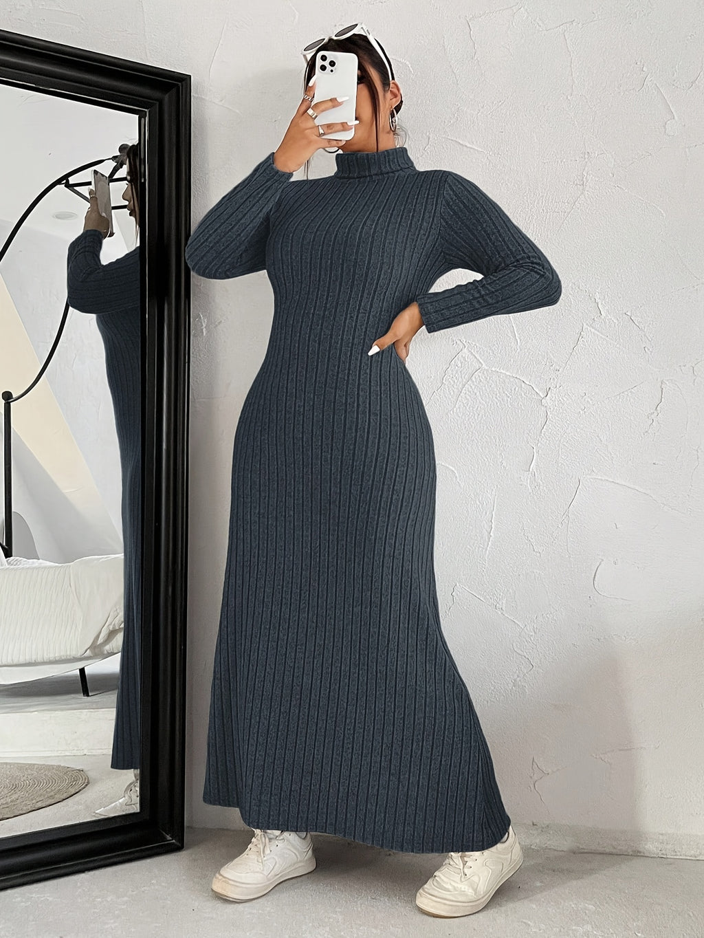 Robe pull grande taille — Côte noire jusqu'à la cheville