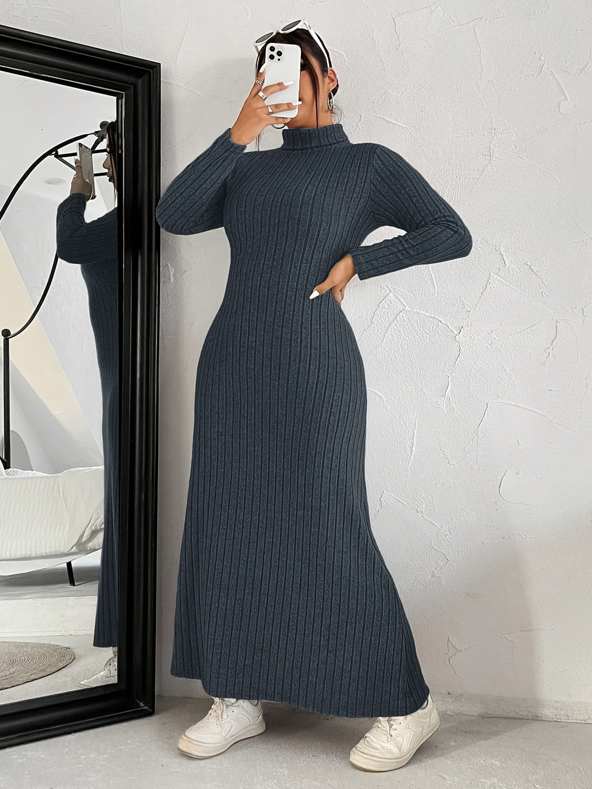 Robe pull grande taille — Côte noire jusqu'à la cheville