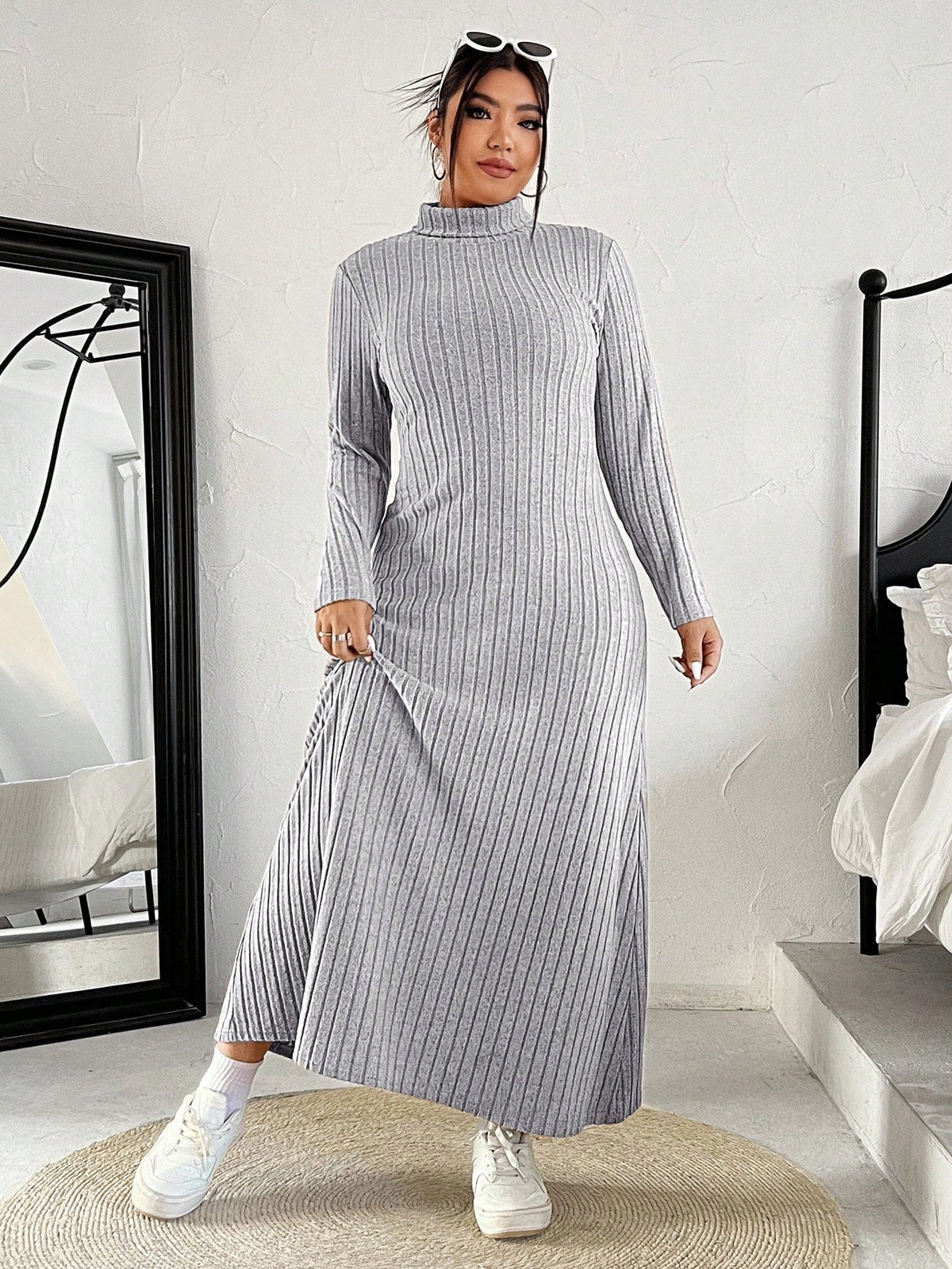 Robe pull grande taille — Côte noire jusqu'à la cheville