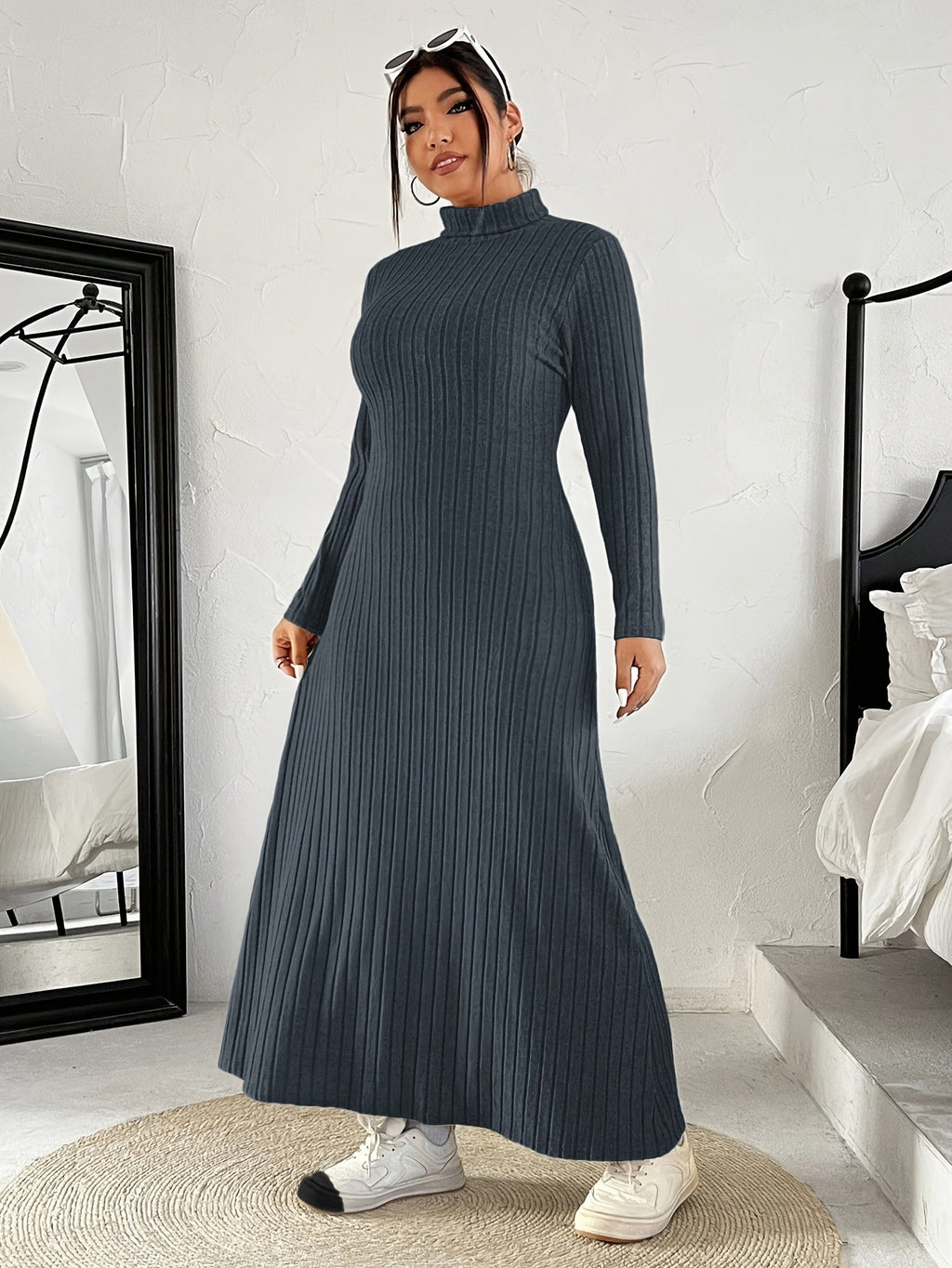 Robe pull grande taille — Côte noire jusqu'à la cheville