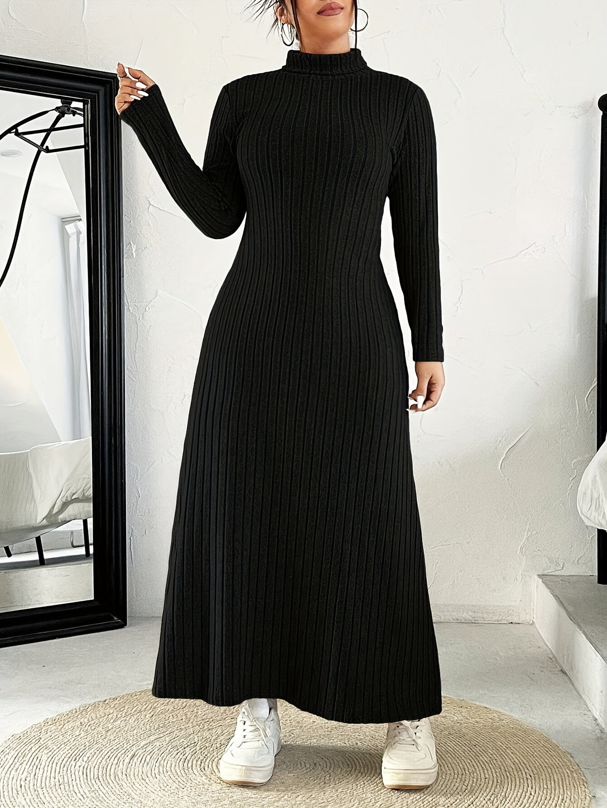 Robe pull grande taille — Côte noire jusqu'à la cheville