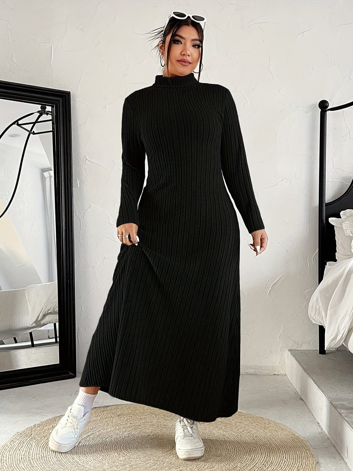 Robe pull grande taille — Côte noire jusqu'à la cheville