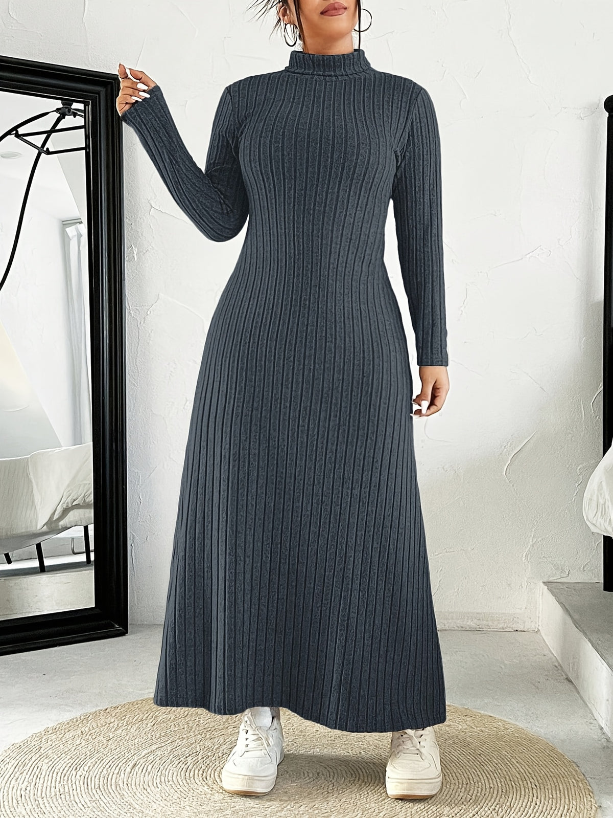 Robe pull grande taille — Côte noire jusqu'à la cheville