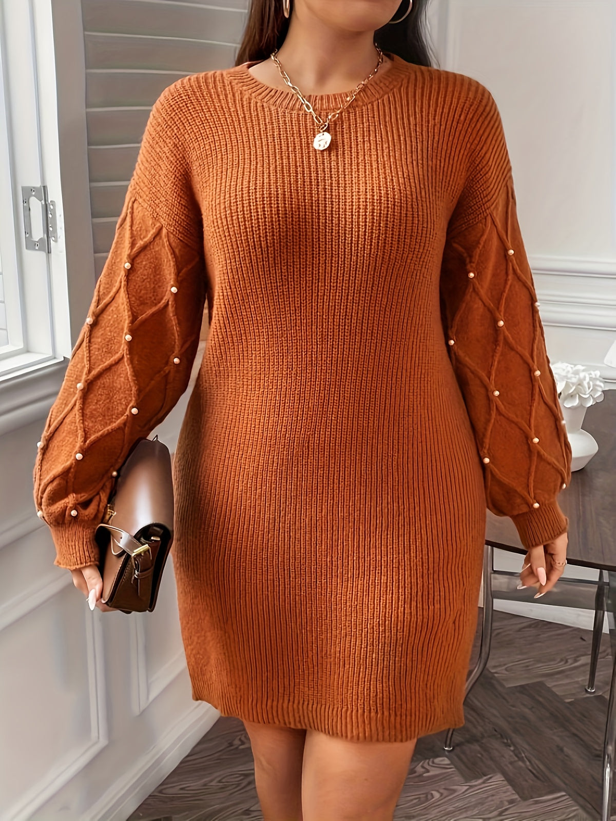 Robe pull grande taille — Manches losangées et perles blanches