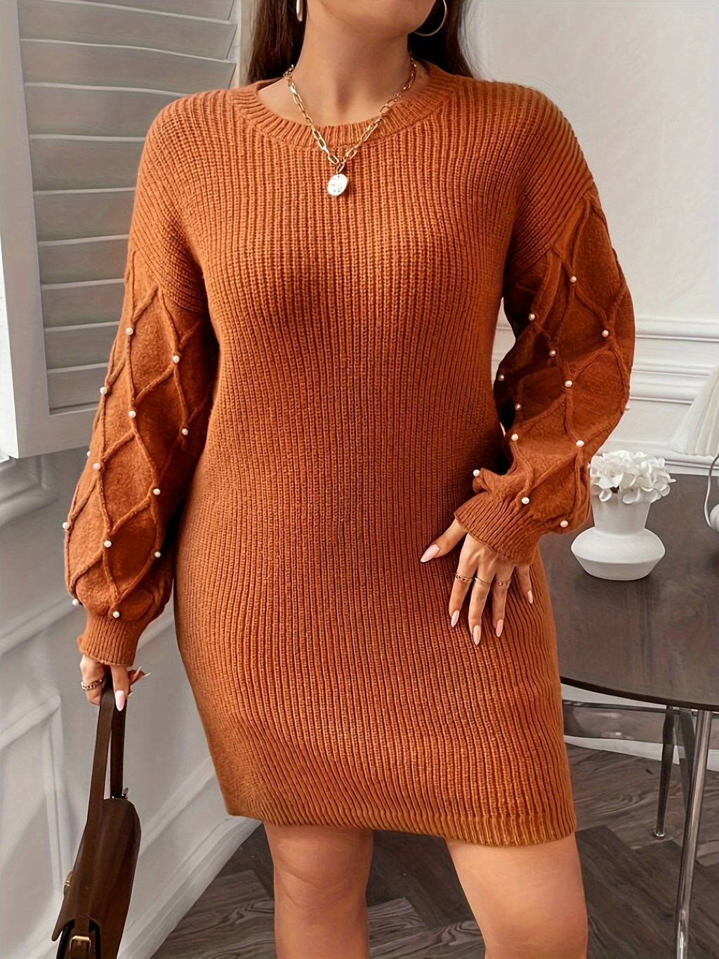 Robe pull grande taille — Manches losangées et perles blanches
