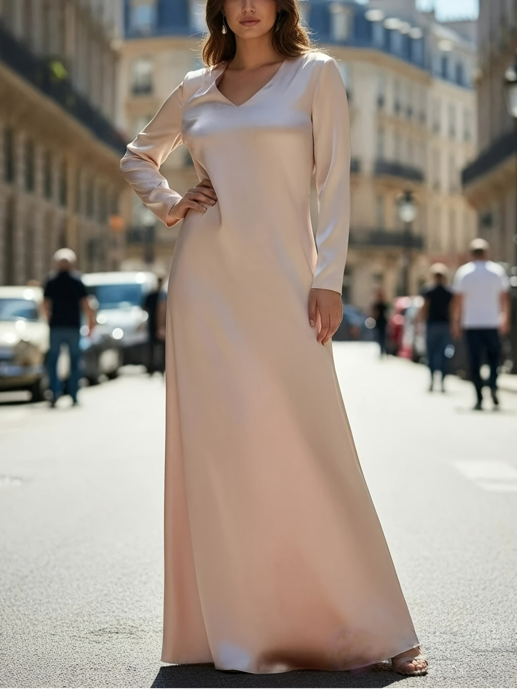 Robe en satin grande taille — Longue et fluide à col en V