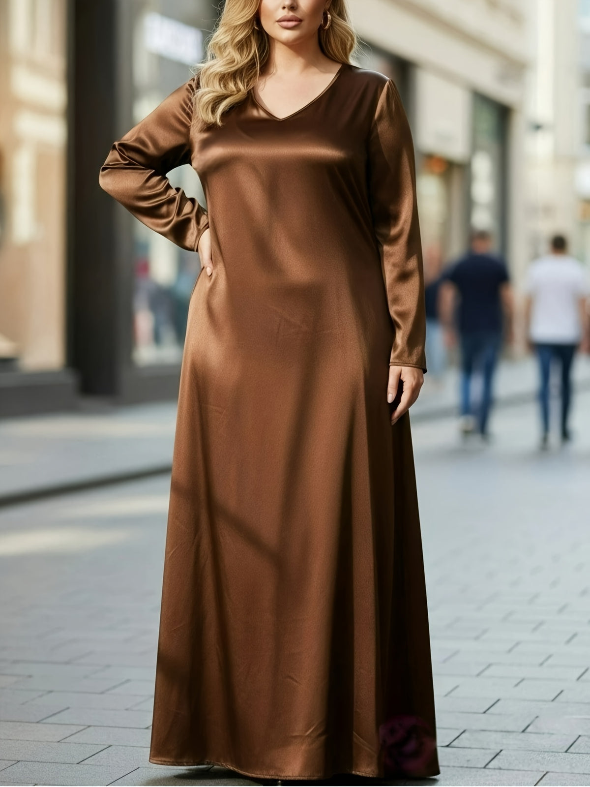 Robe en satin grande taille — Longue et fluide à col en V