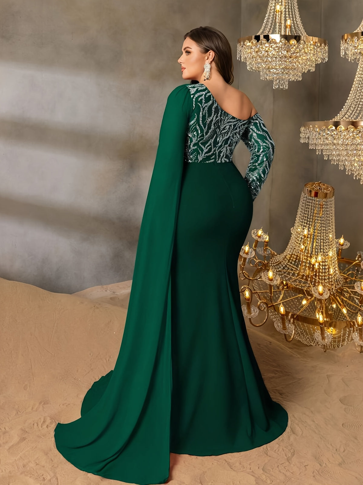 Robe sirène grande taille — Buste brodé vert et manche cape