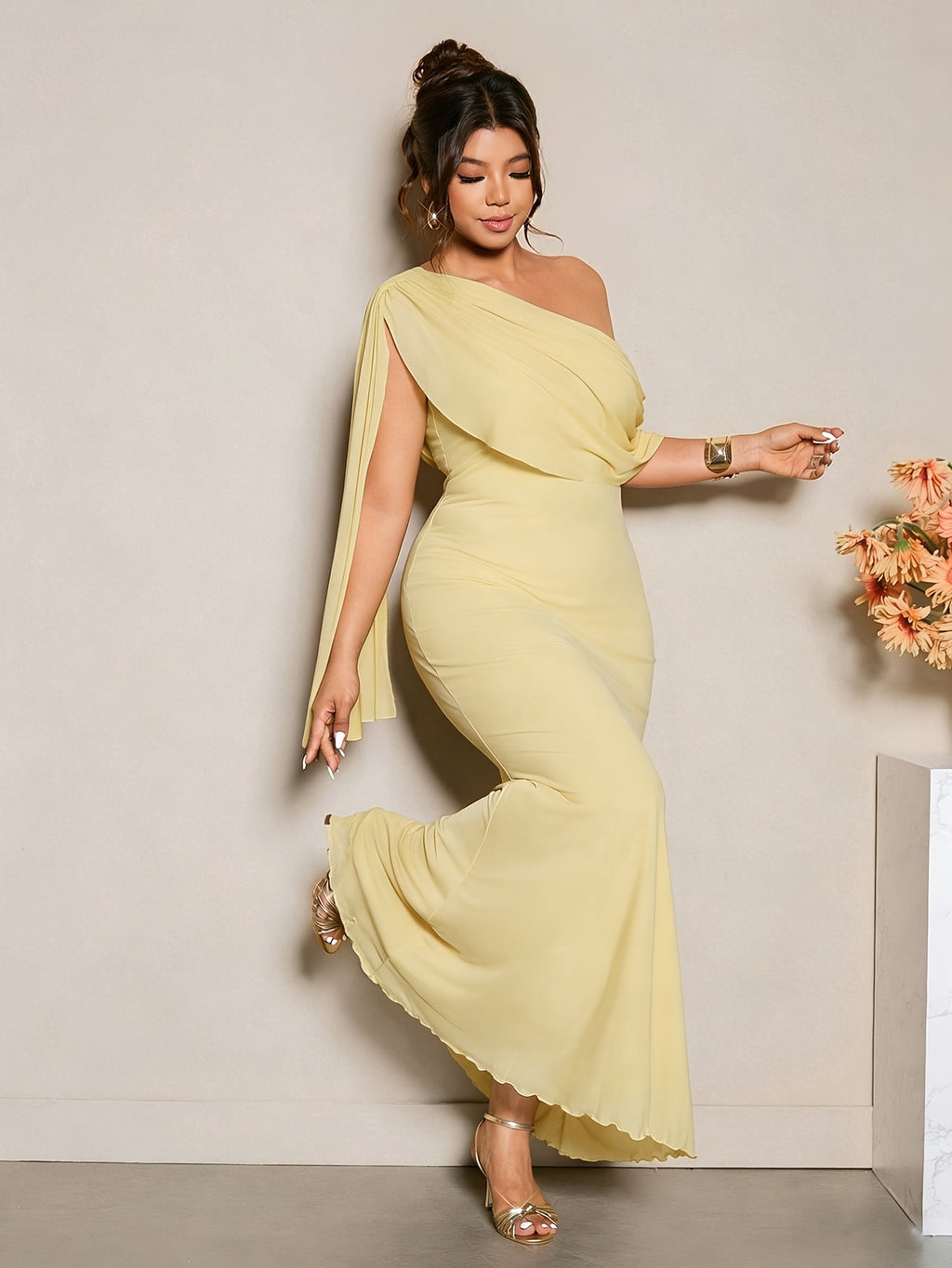 Robe sirène grande taille — Manche cape sur une seule épaule