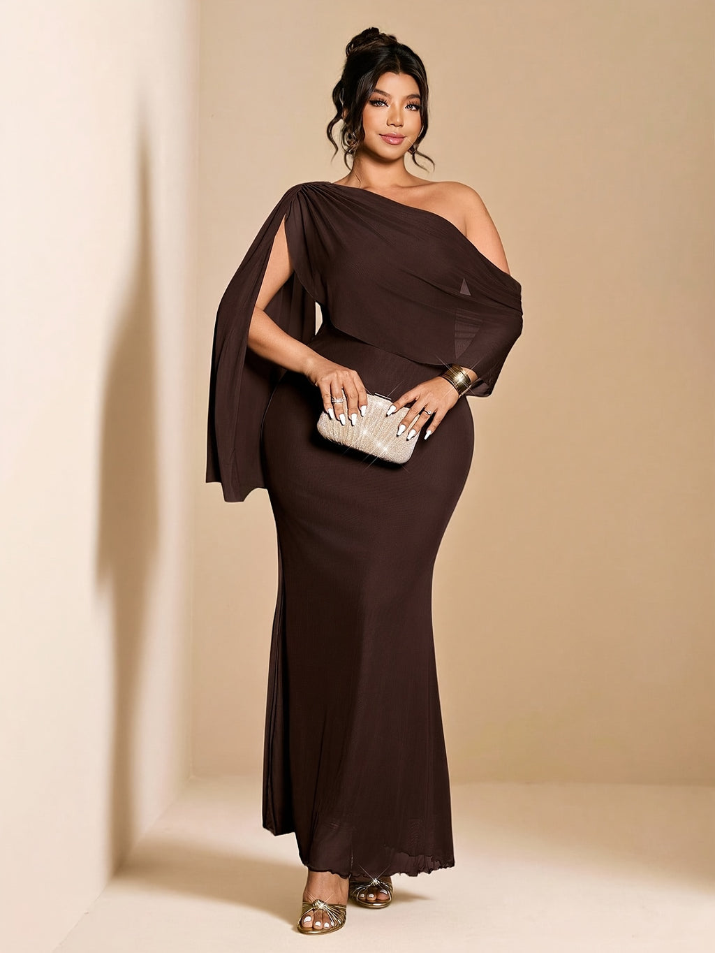 Robe sirène grande taille — Manche cape sur une seule épaule