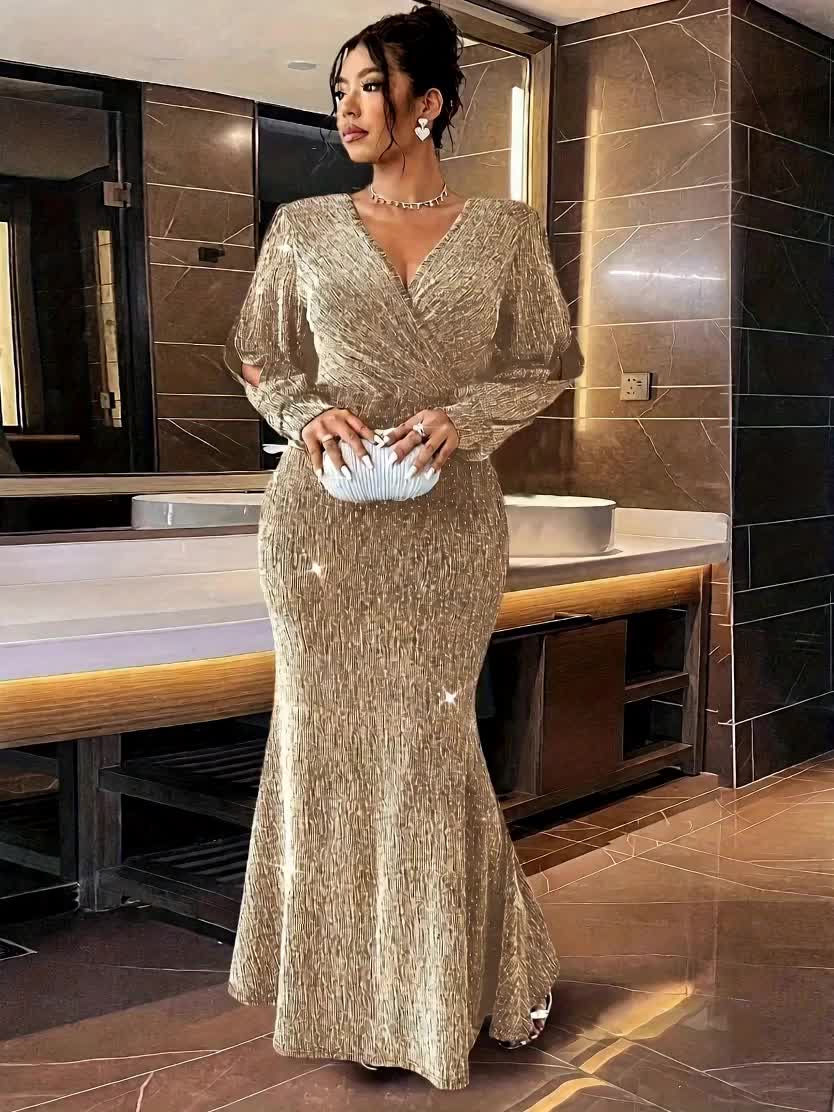 Robe de soirée grande taille — Cache-cœur en fil métallisé