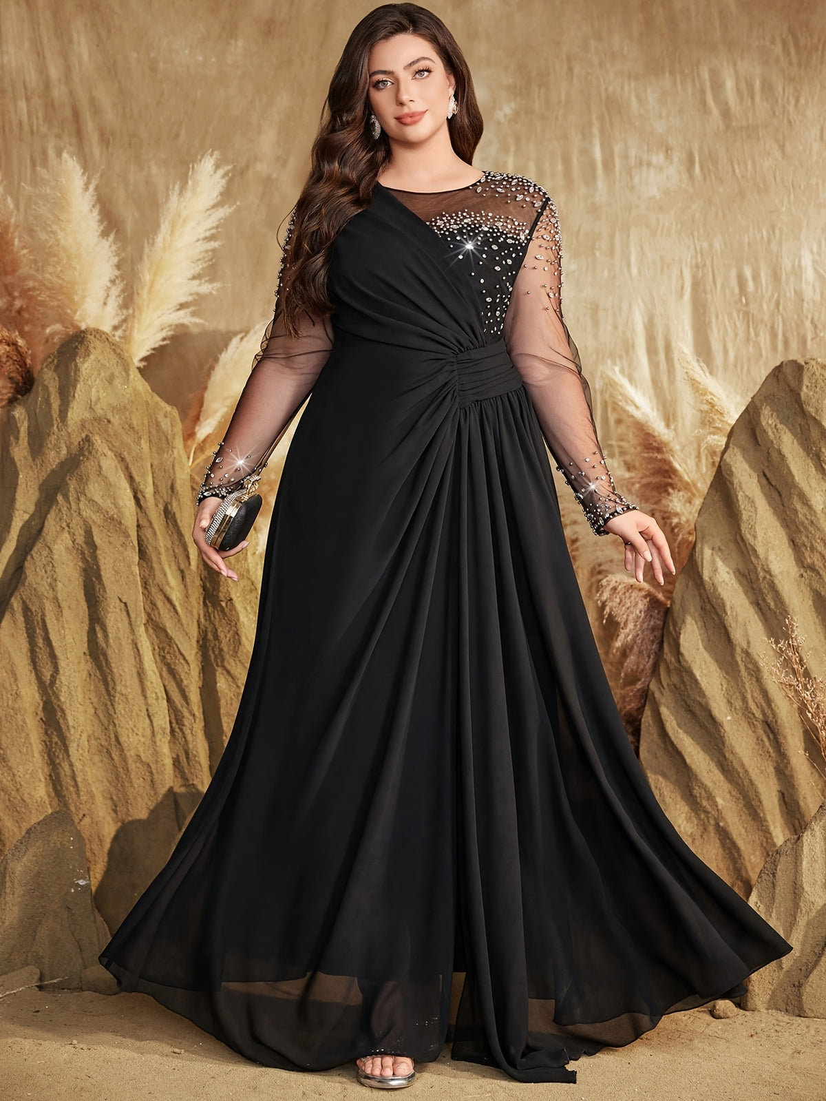 Robe de soirée grande taille — Drapé noué et tulle strassé