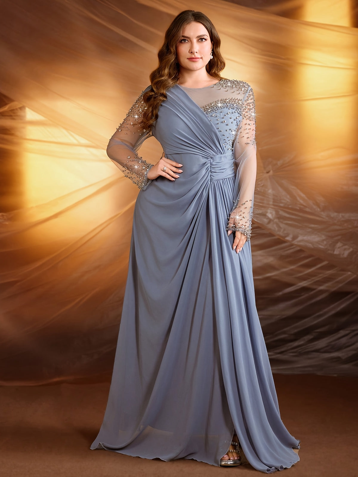 Robe de soirée grande taille — Drapé noué et tulle strassé