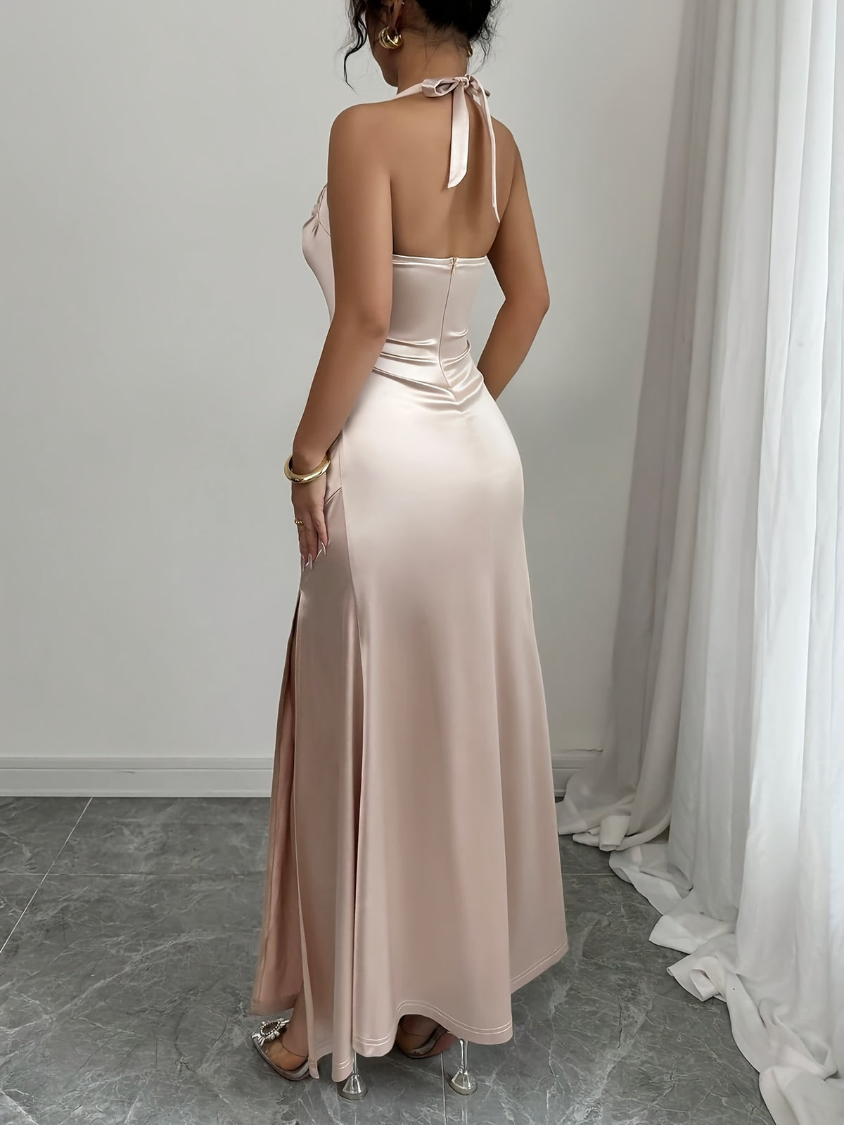 Robe de soirée grande taille — Satin rose poudré à dos nu noué
